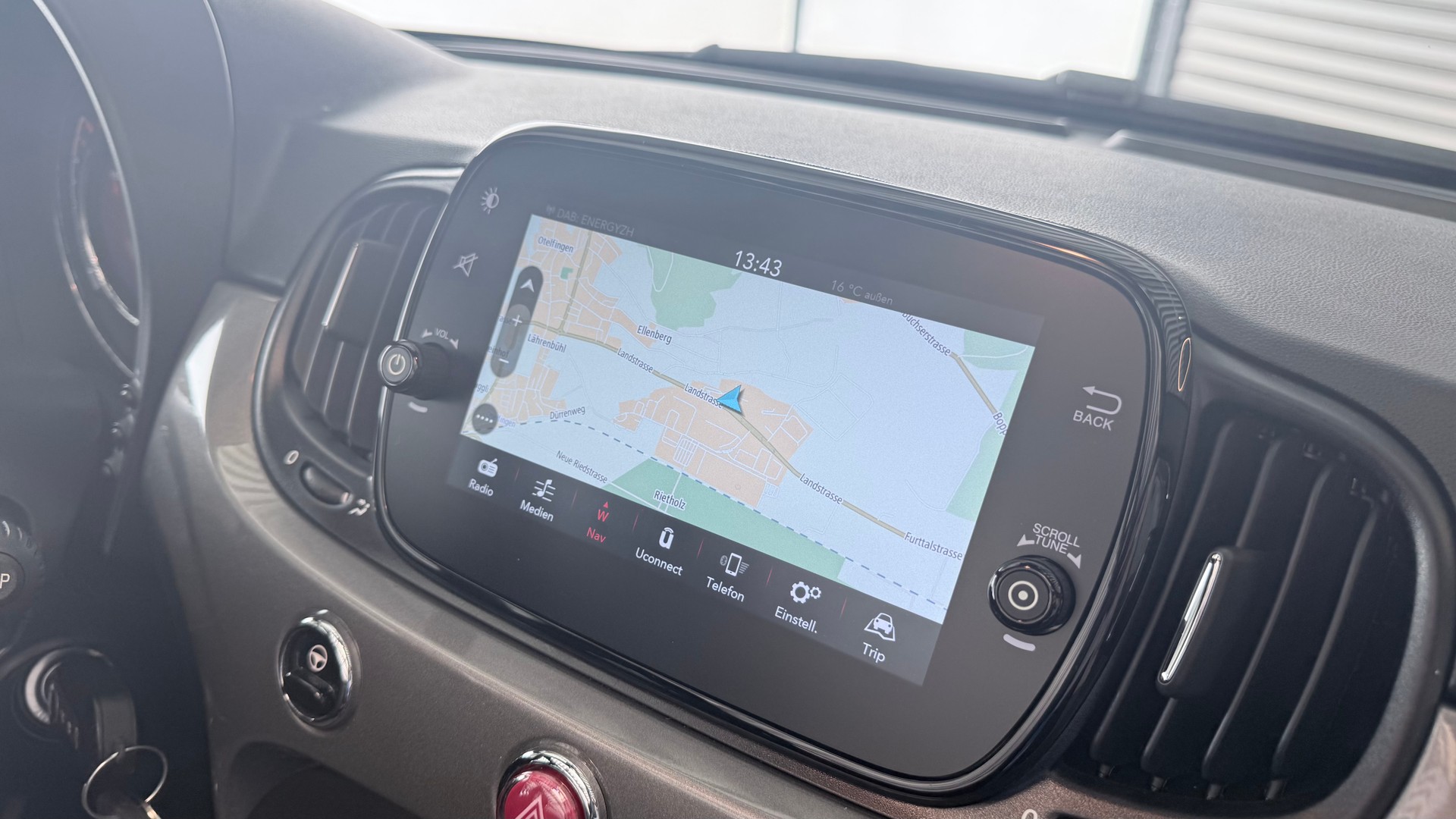 FIAT 500 C 1.0 Hybrid Swiss Edition-image-19