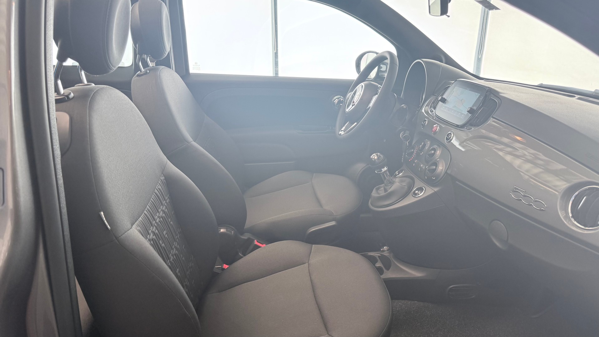 FIAT 500 C 1.0 Hybrid Swiss Edition-image-17