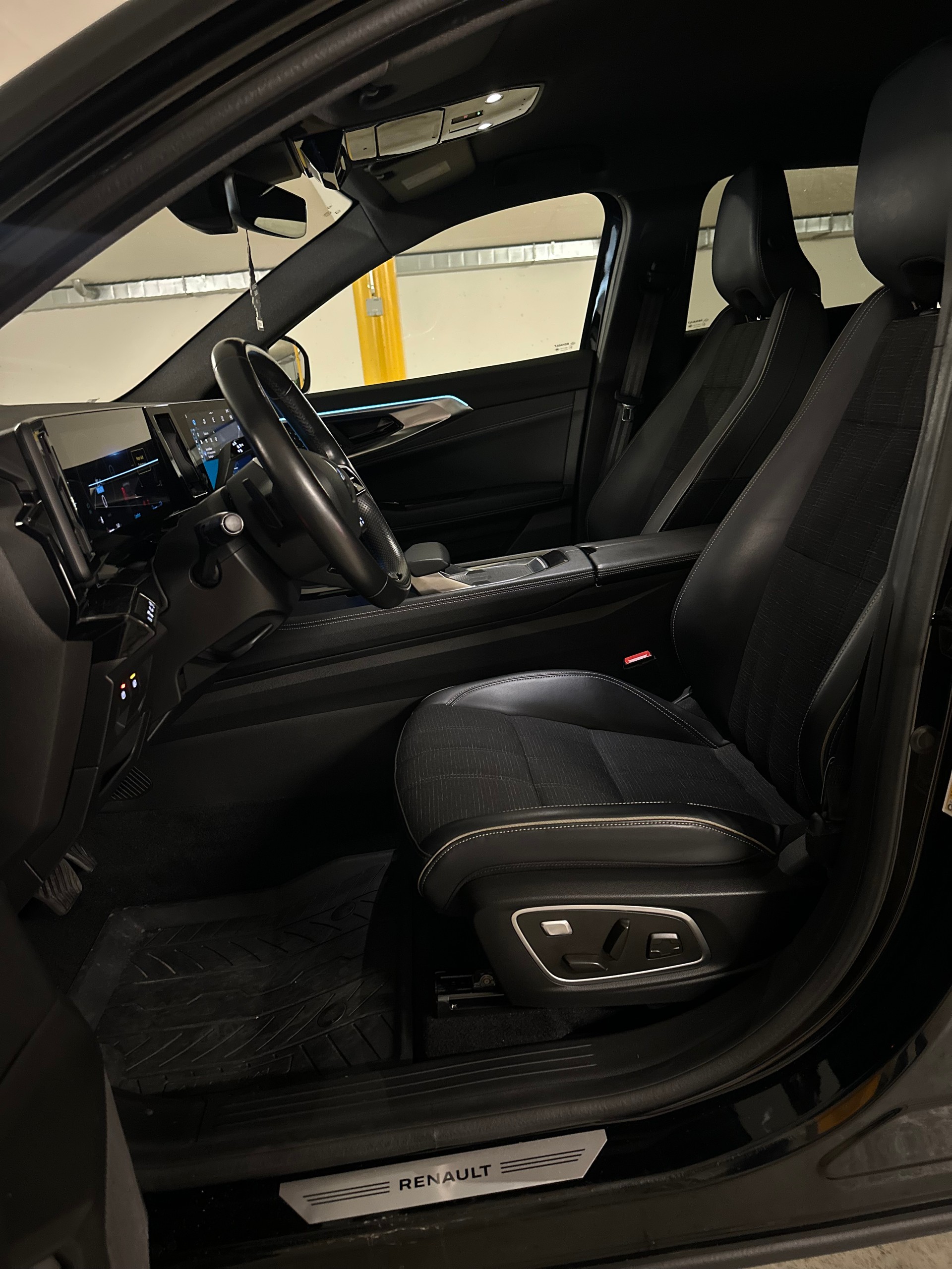 RENAULT 1.2 E-Tech iconic-image-3