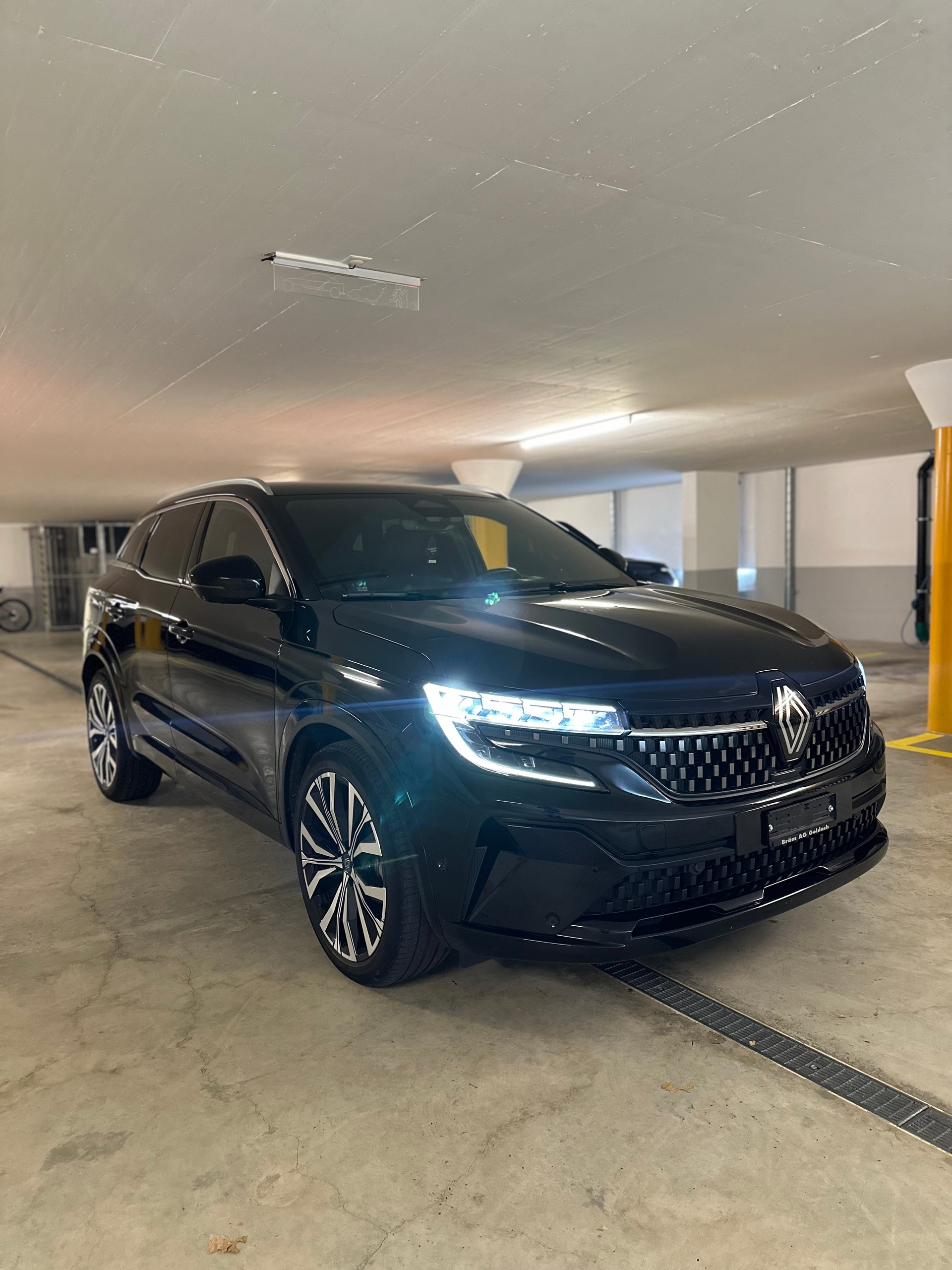 RENAULT 1.2 E-Tech iconic-image-0