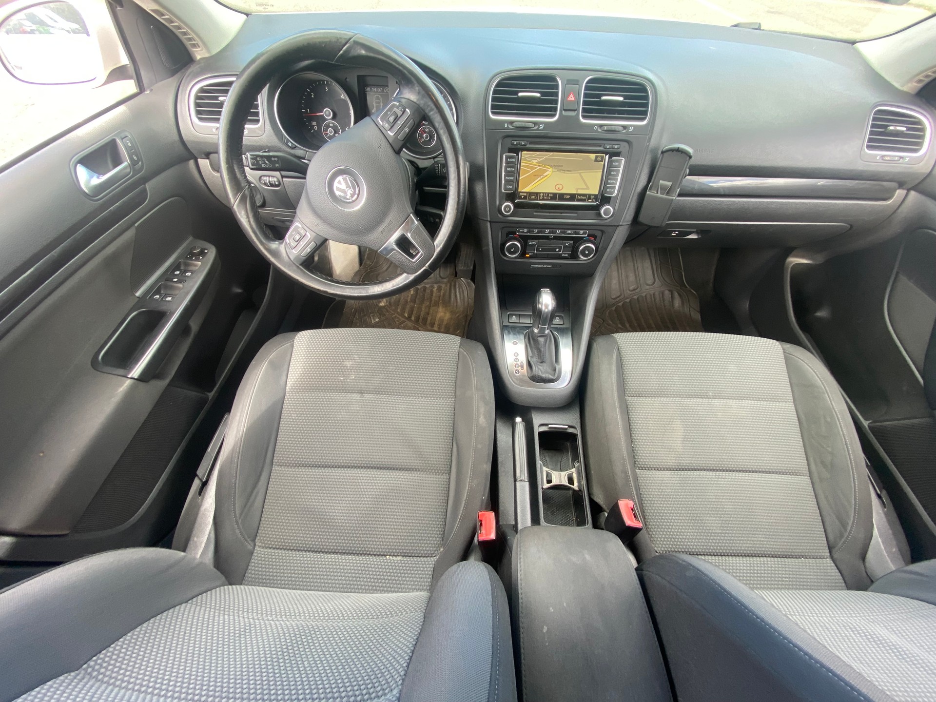 VW Golf Variant 1.6 TDI BMT Trendline DSG-image-9