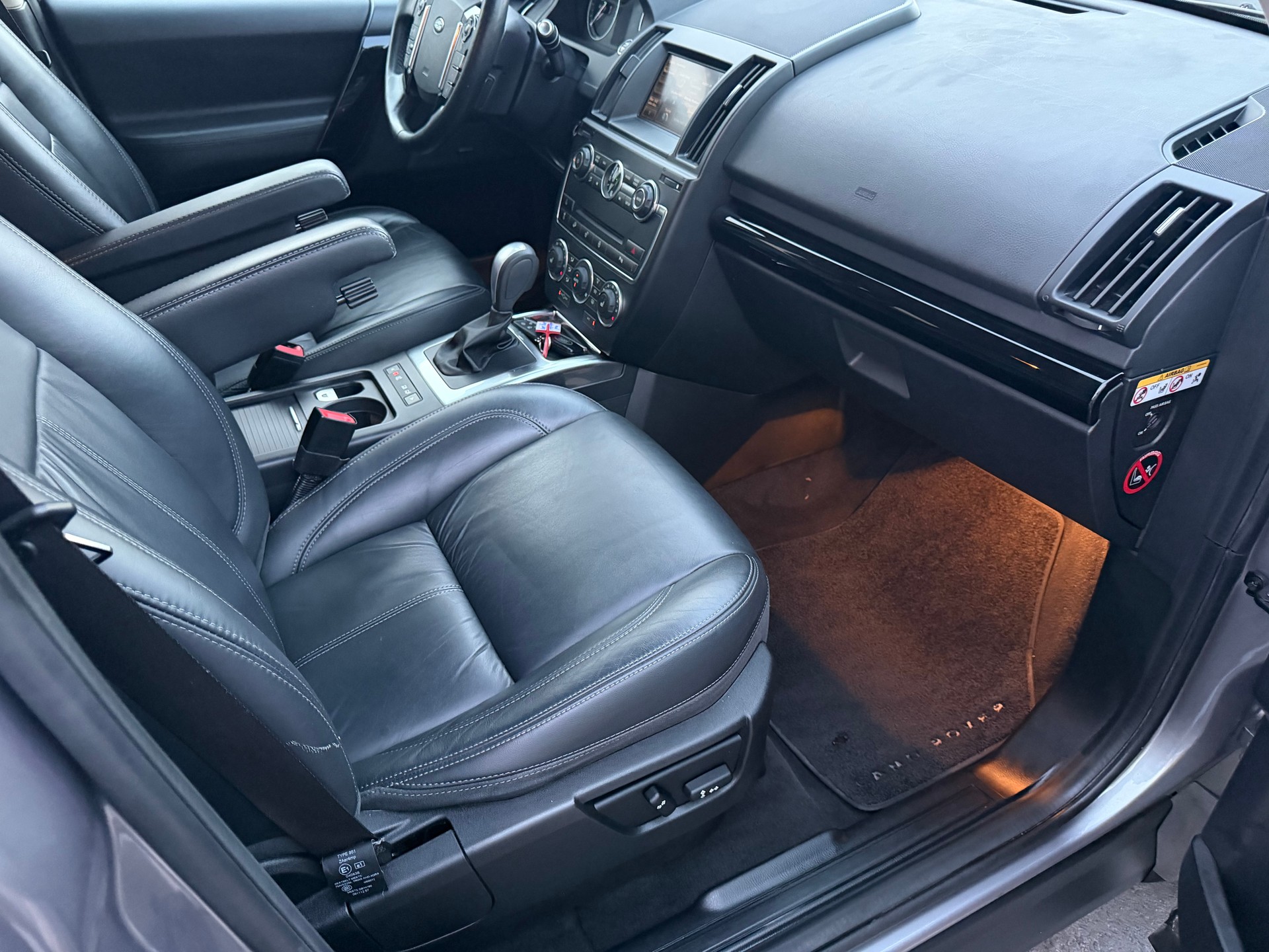 LAND ROVER Freelander 2.0 HSE Automatic-image-13