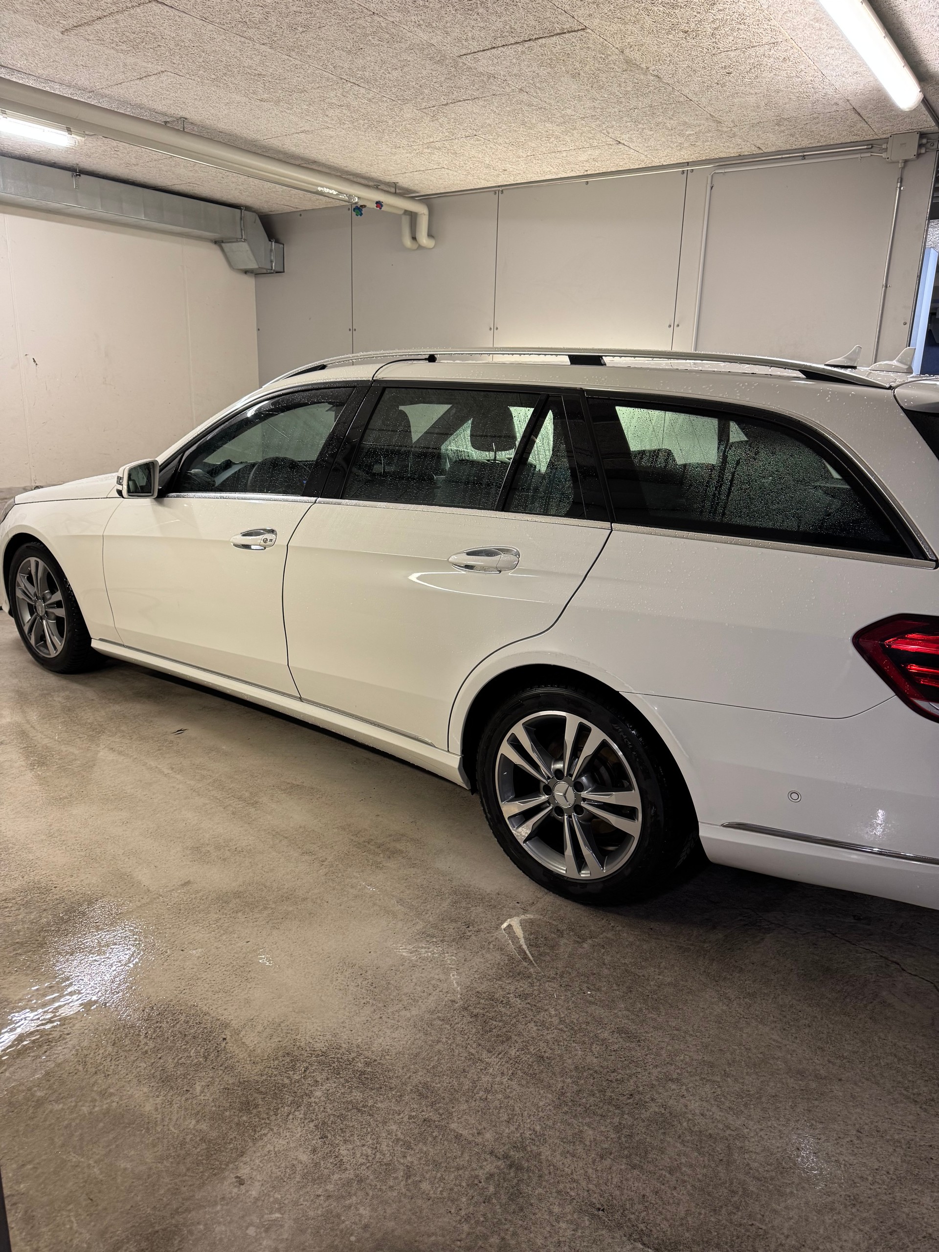 MERCEDES-BENZ E 220 CDI Avantgarde-image-1