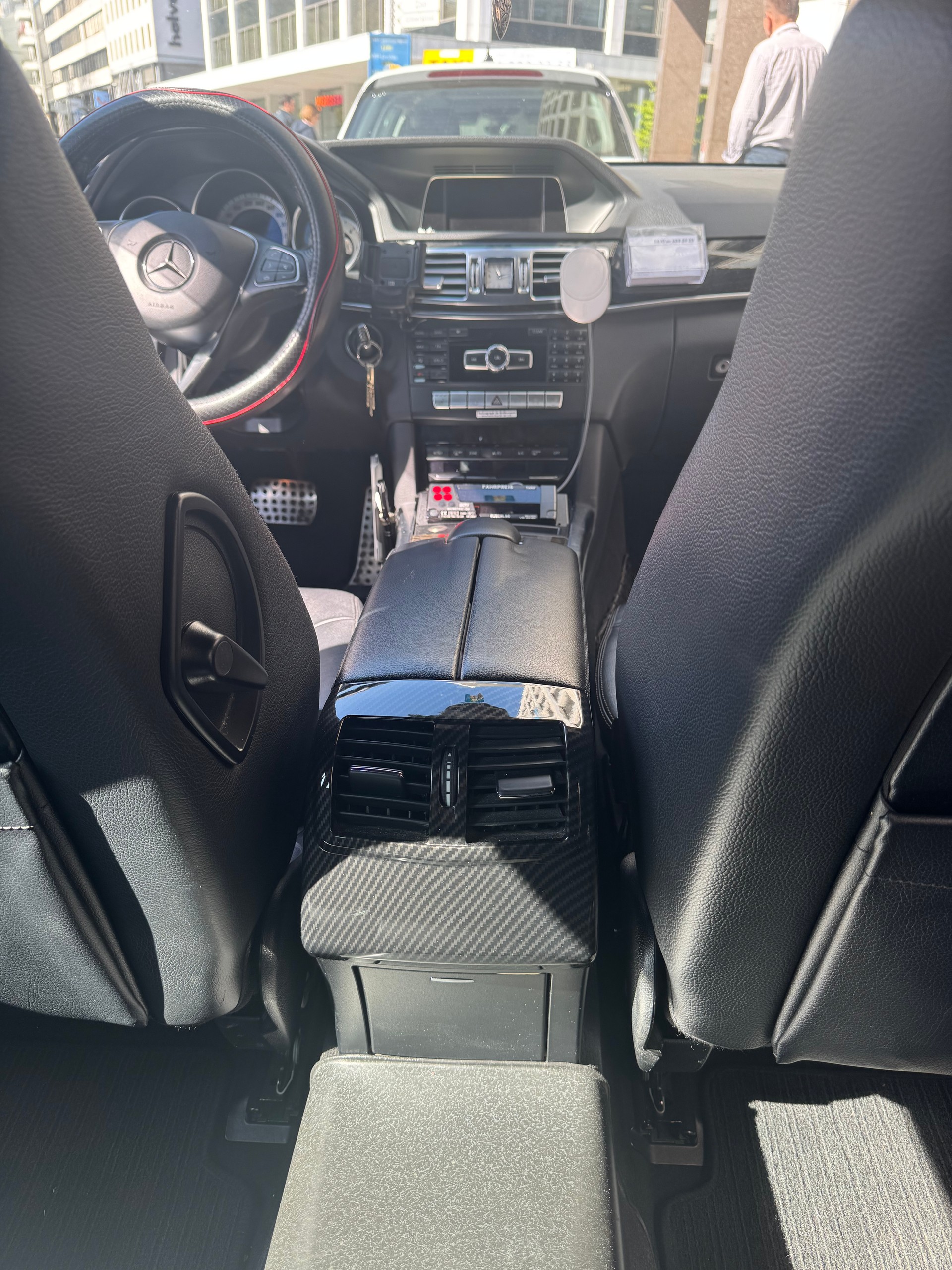 MERCEDES-BENZ E 220 CDI Avantgarde-image-8