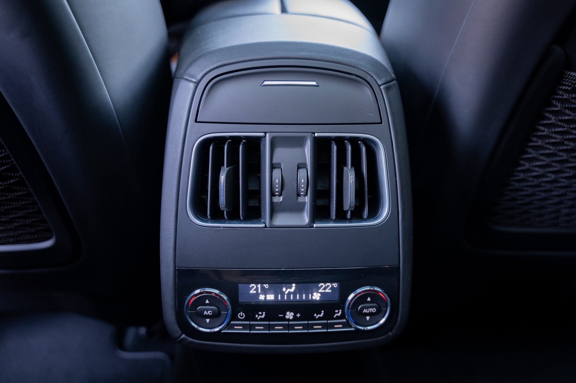 MASERATI Levante S 3.0 V6 GranSport Automatica-image-17