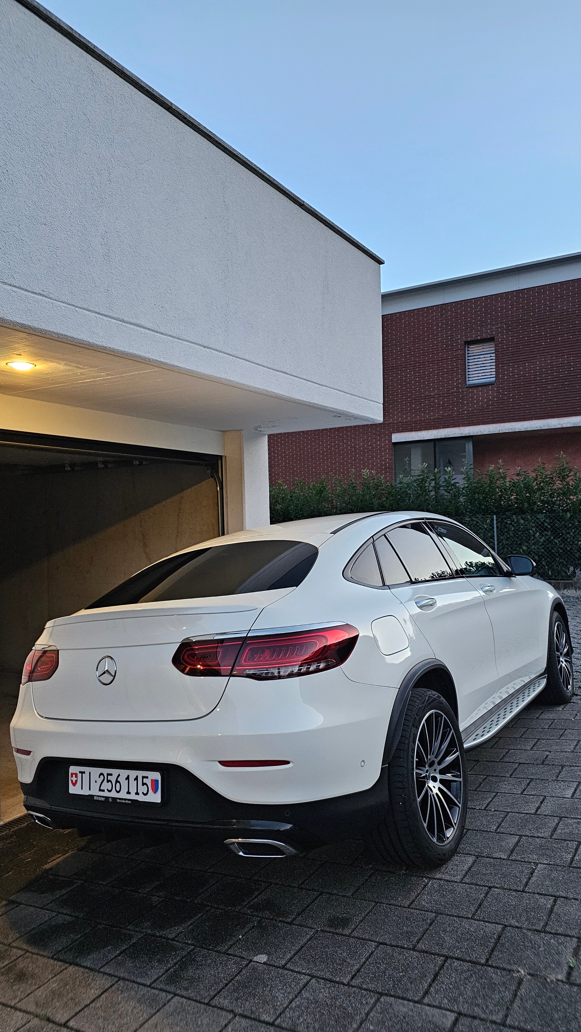 MERCEDES-BENZ GLC Coupé 220 d AMG Line 4Matic 9G-Tronic-image-1