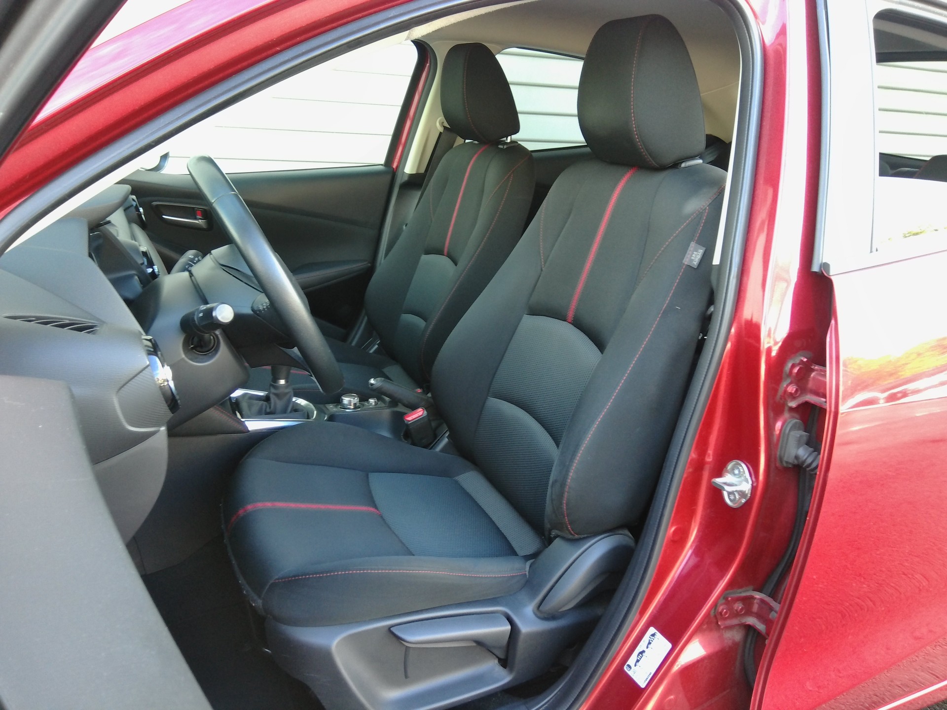 MAZDA 2 1.5i 16V Skyactiv-G Revolution-image-5