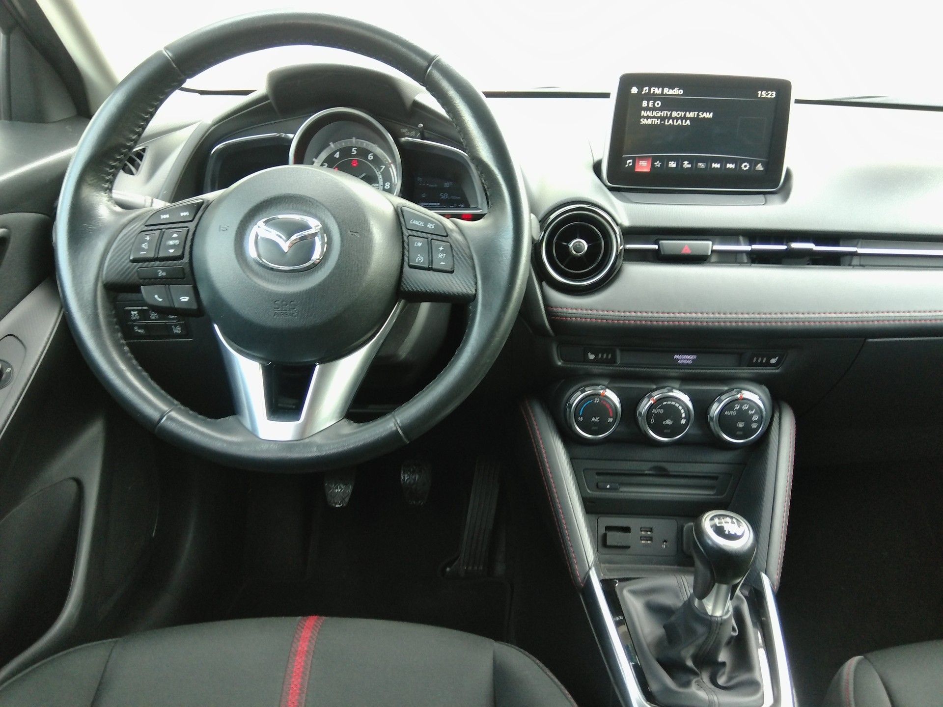MAZDA 2 1.5i 16V Skyactiv-G Revolution-image-3