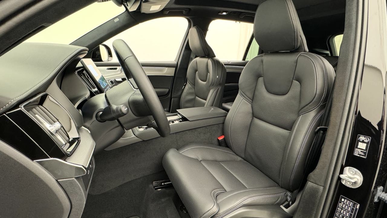VOLVO XC90 T8 AWD PluginHybrid Black Edition Geartronic-image-4