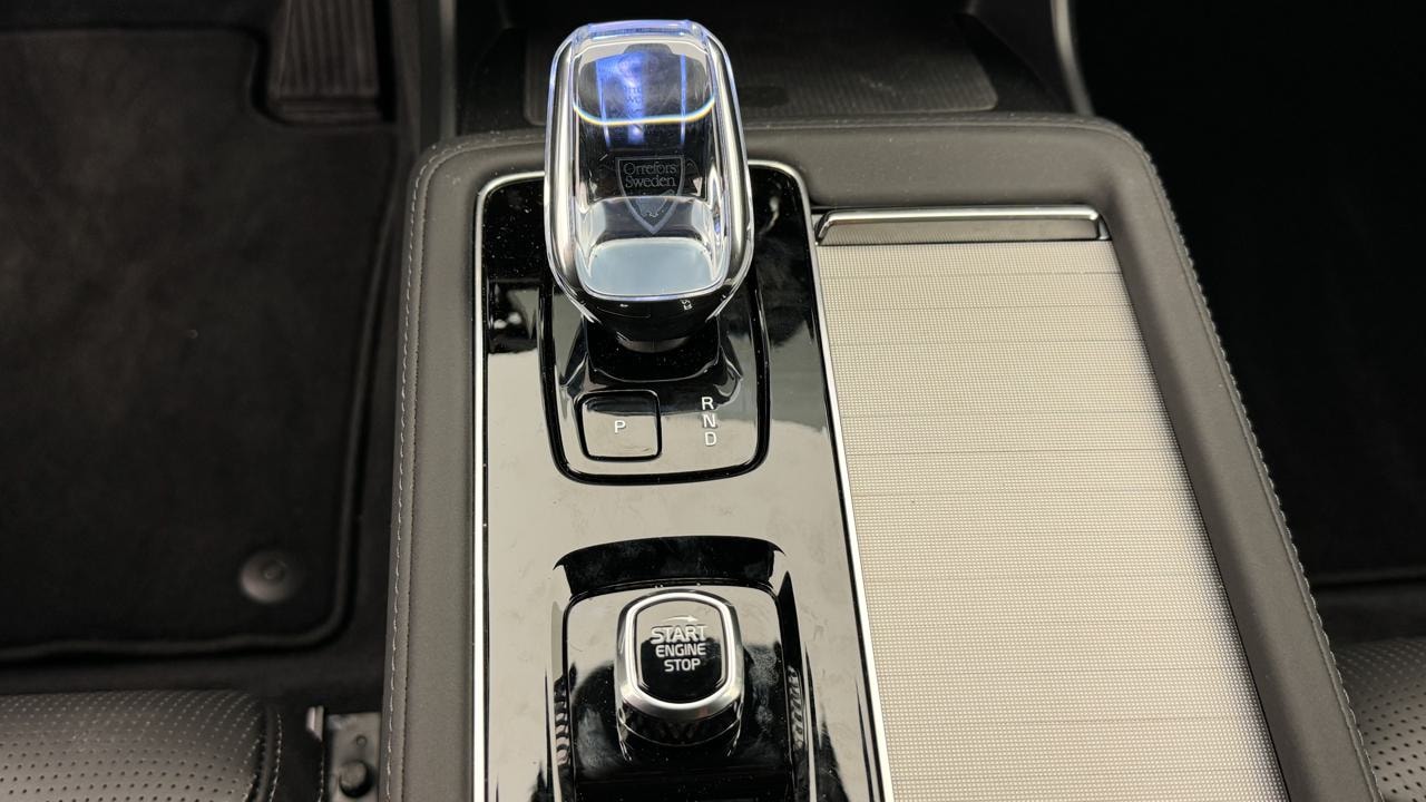 VOLVO XC90 T8 AWD PluginHybrid Black Edition Geartronic-image-10