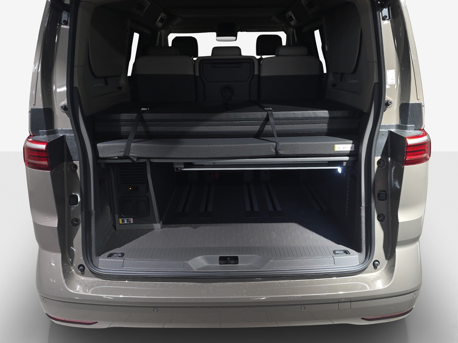 VW California 2.0 TDI Beach Tour Liberty-image-12