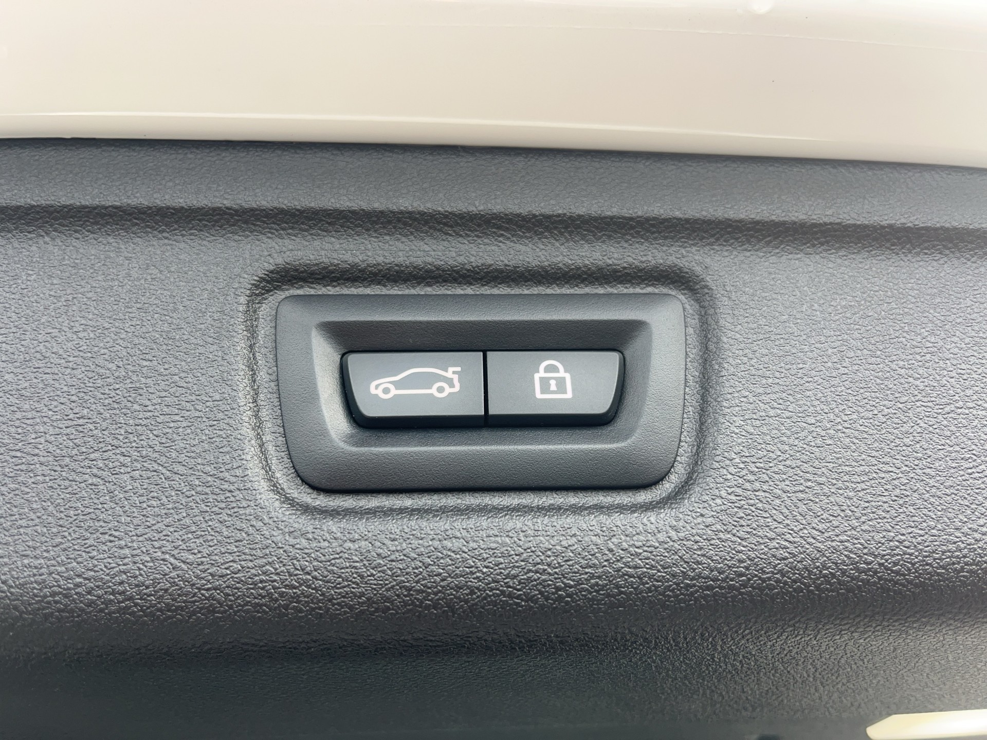 BMW 320d xDrive Touring M Sport Steptronic-image-20