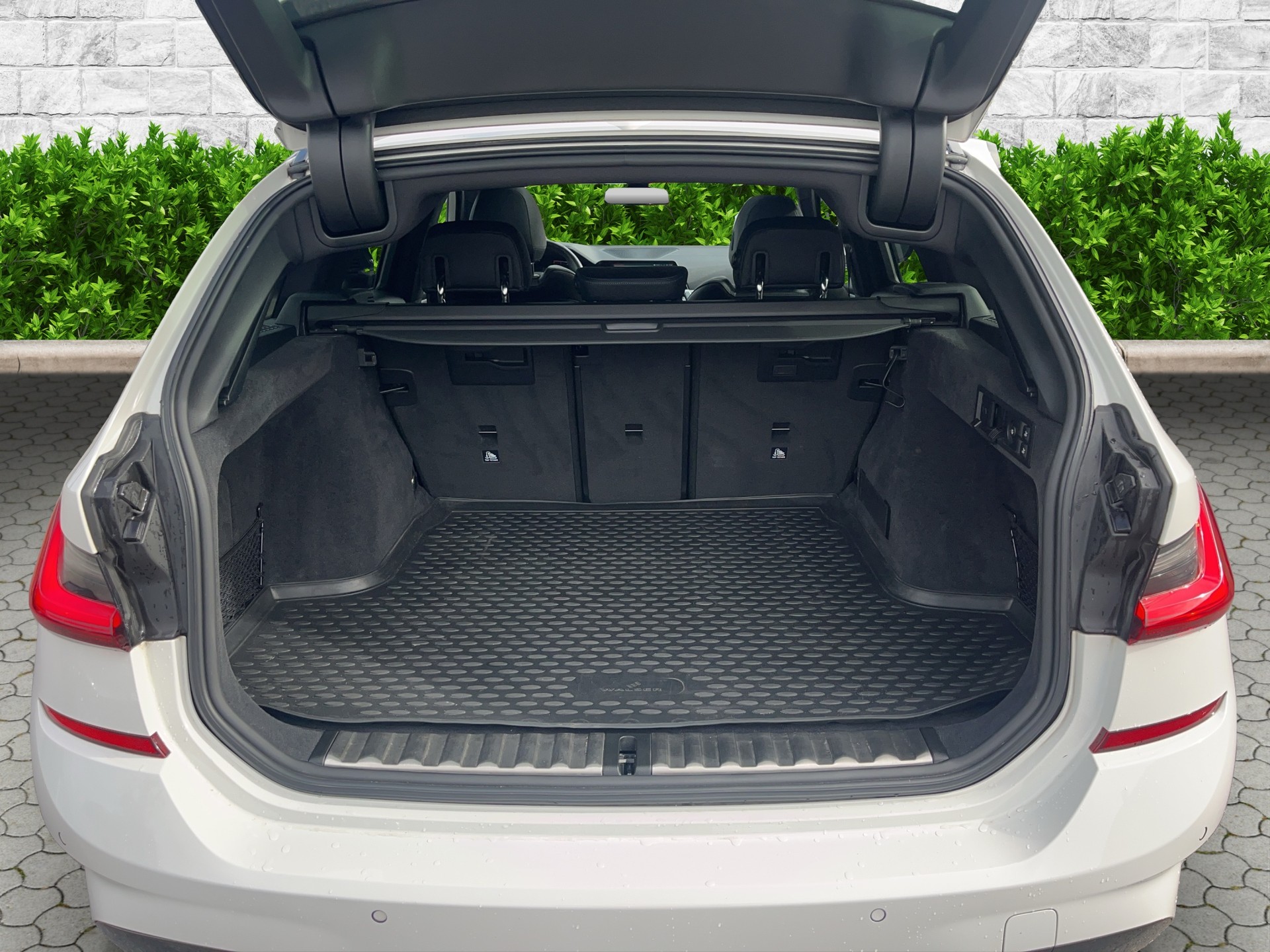 BMW 320d xDrive Touring M Sport Steptronic-image-18