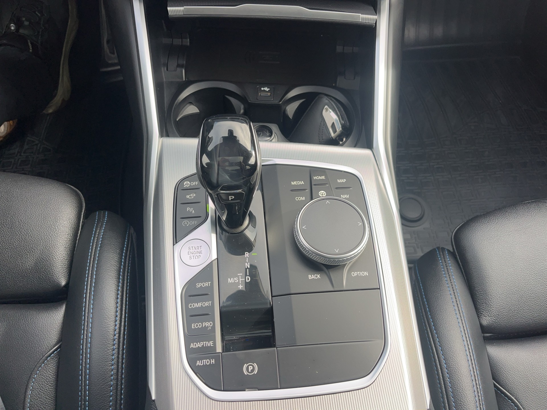 BMW 320d xDrive Touring M Sport Steptronic-image-12