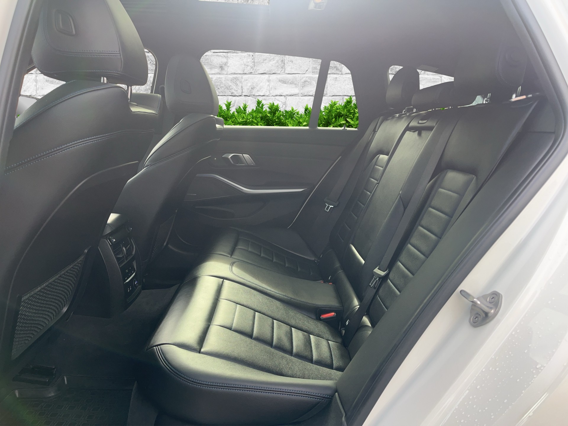 BMW 320d xDrive Touring M Sport Steptronic-image-17