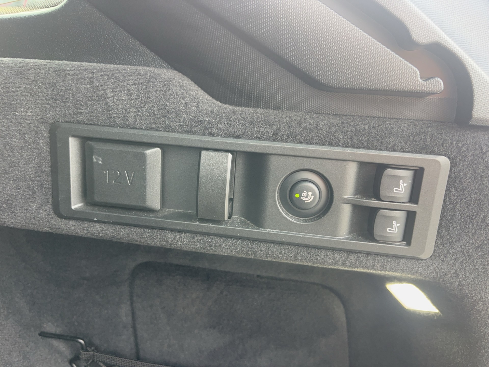 BMW 320d xDrive Touring M Sport Steptronic-image-19