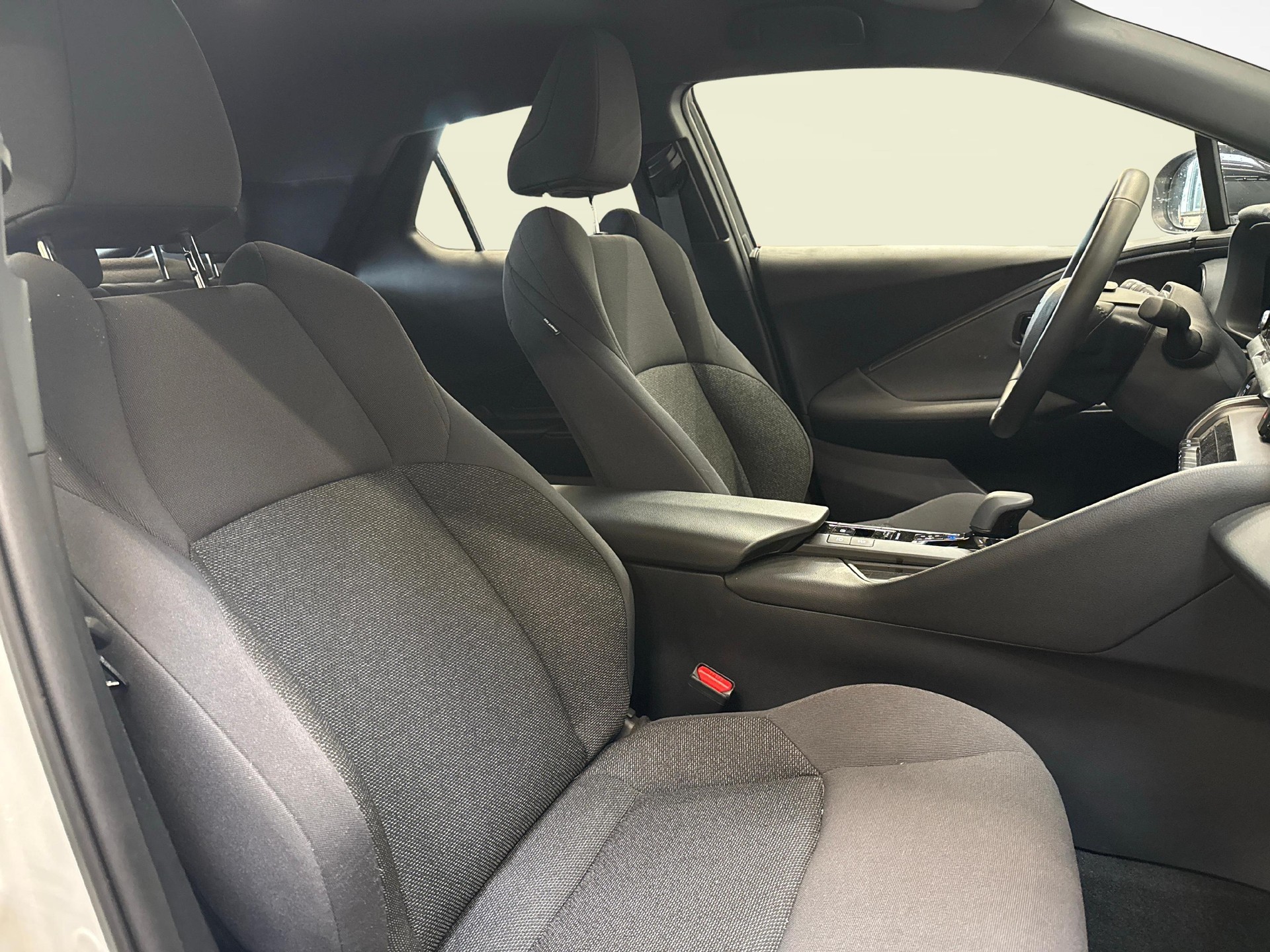 TOYOTA C-HR 1.8 HEV Comfort-image-10