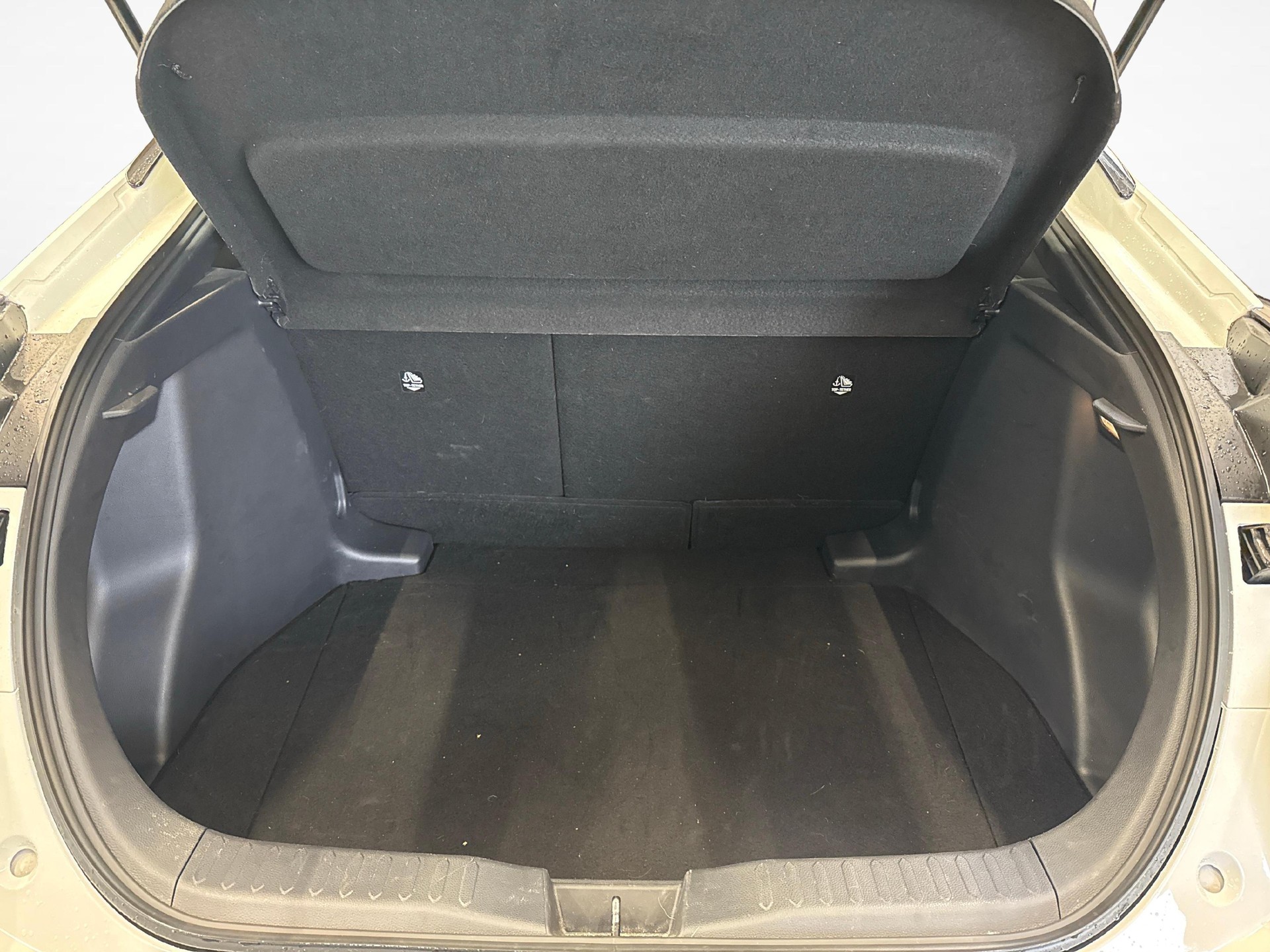 TOYOTA C-HR 1.8 HEV Comfort-image-12