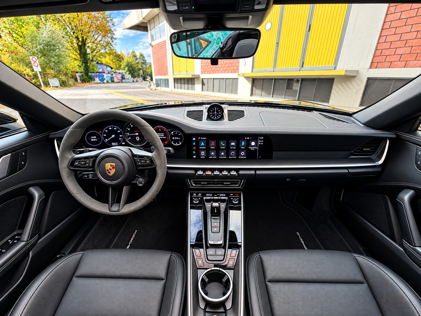 PORSCHE 911 Targa 4 GTS-image-8