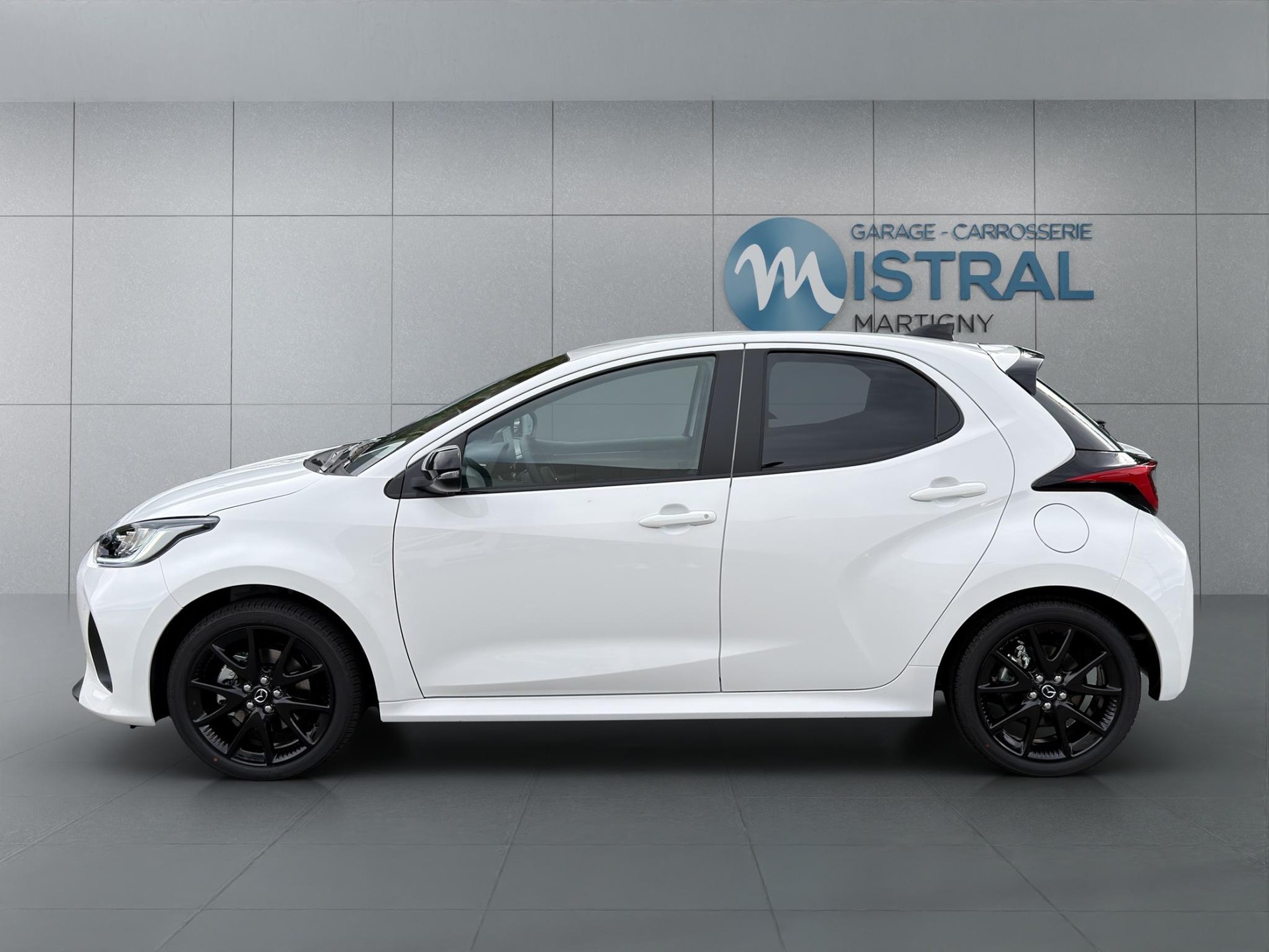 MAZDA 2 1.5 Hybrid Homura-showroom-element-1