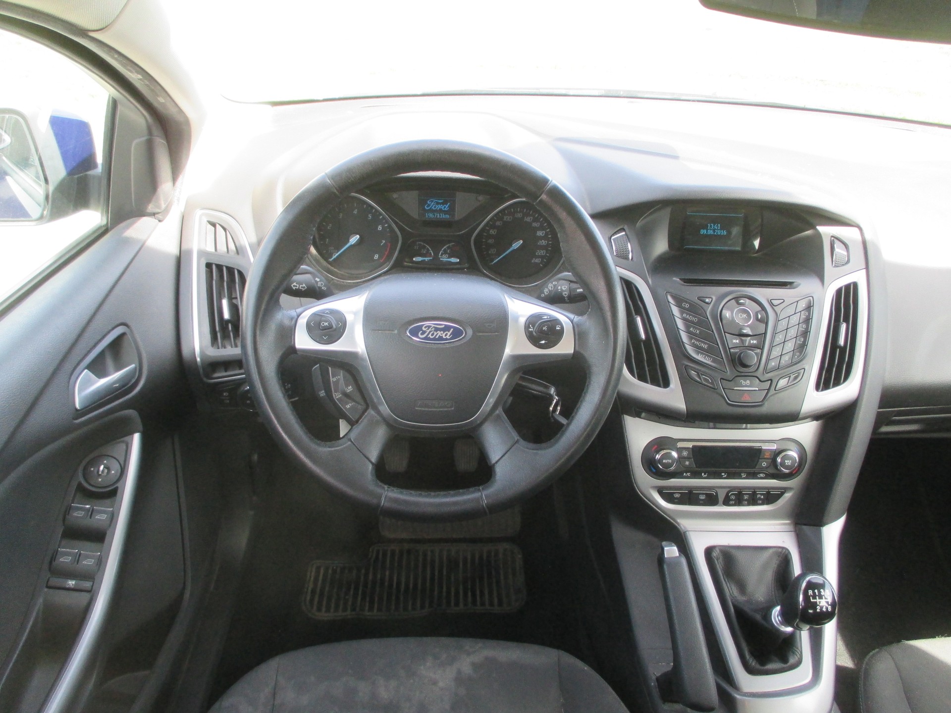 FORD Focus 1.0 SCTi Titanium-image-9