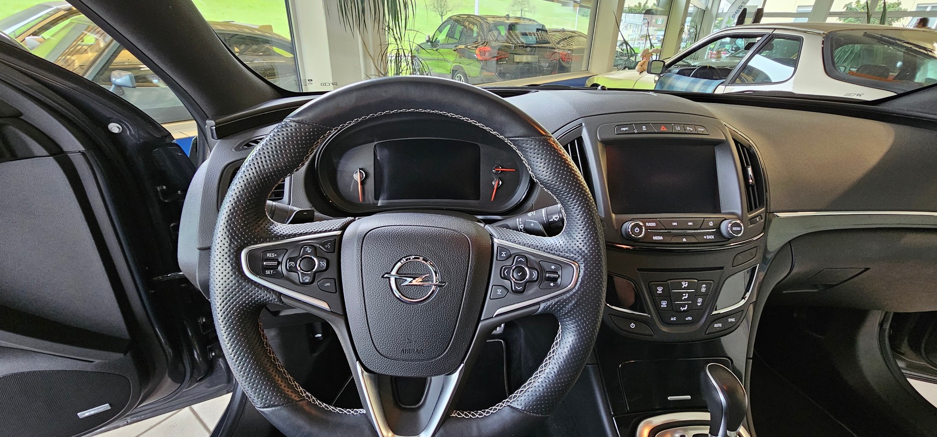 OPEL Insignia 2.8 Turbo OPC 4WD Automatic-image-12