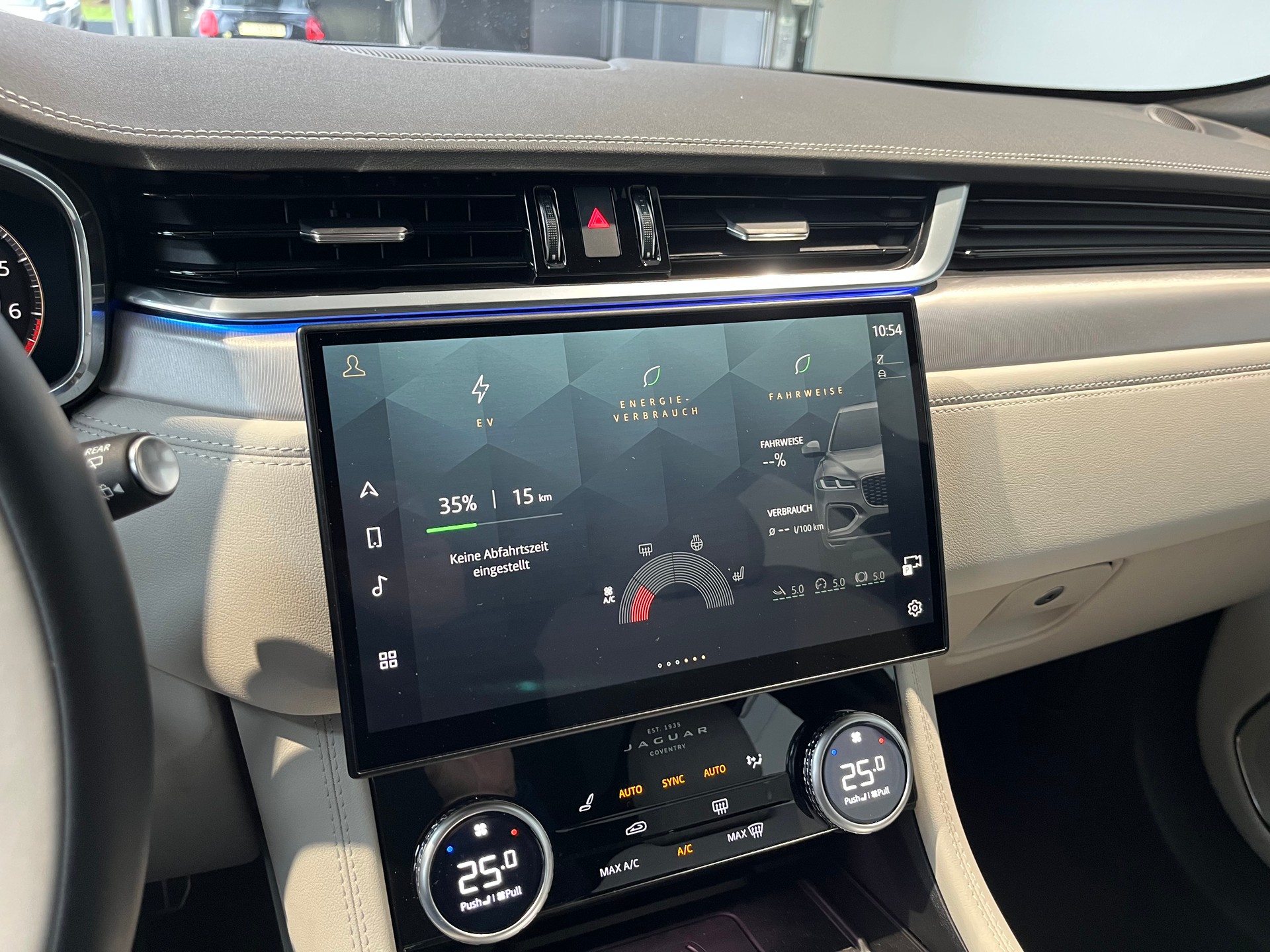 JAGUAR F-Pace 2.0 PHEV 404 R-Dynamic SE AWD-image-8
