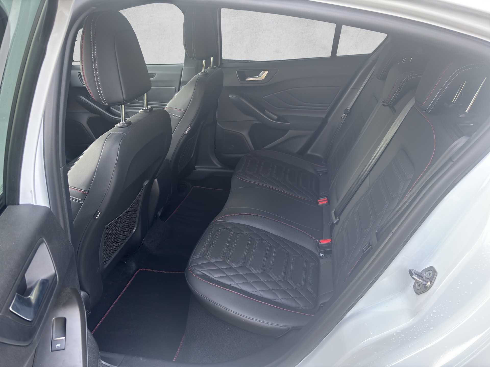 FORD Focus 1.0 MHEV ST-Line X Automat-image-9