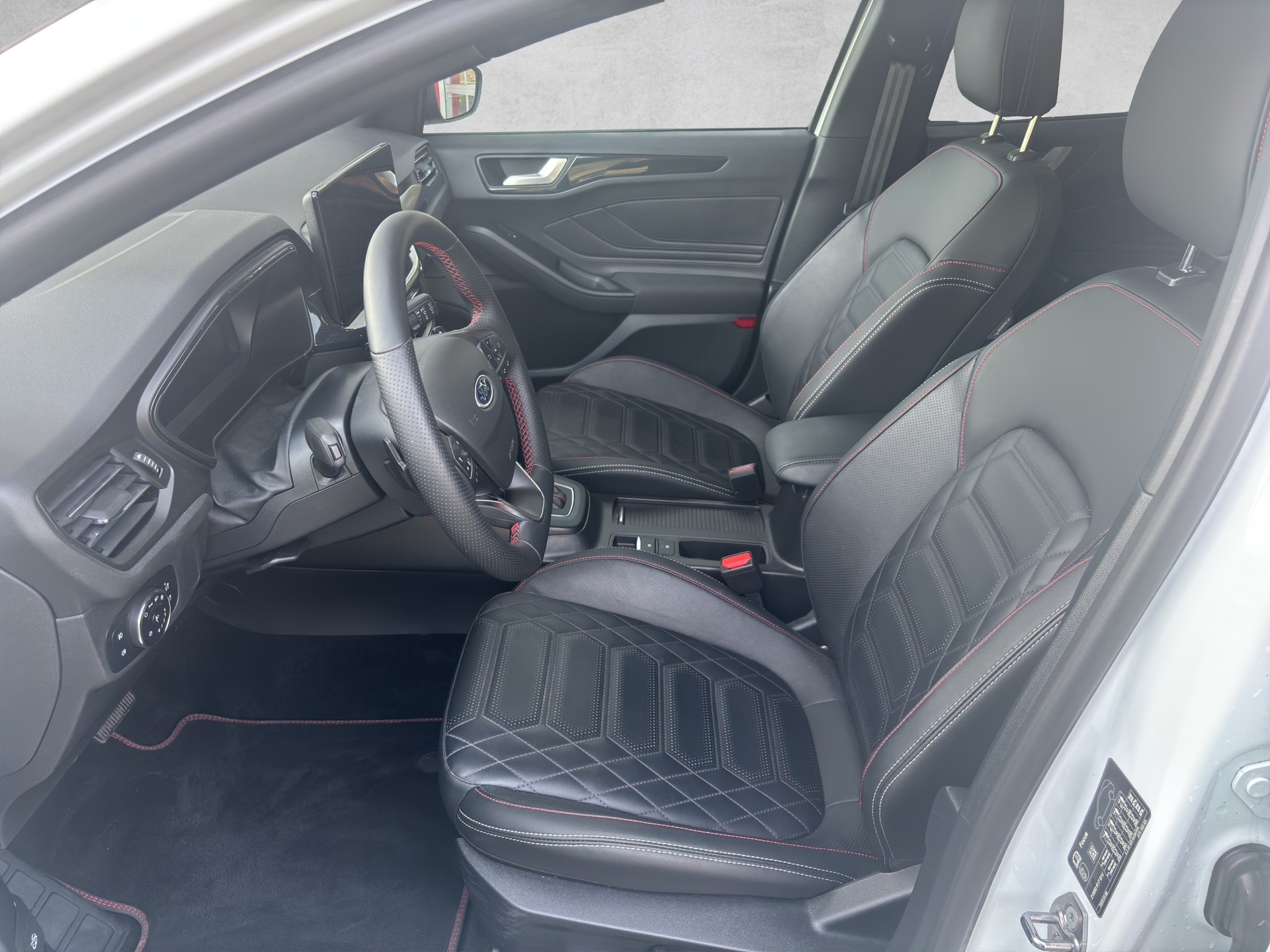 FORD Focus 1.0 MHEV ST-Line X Automat-image-3