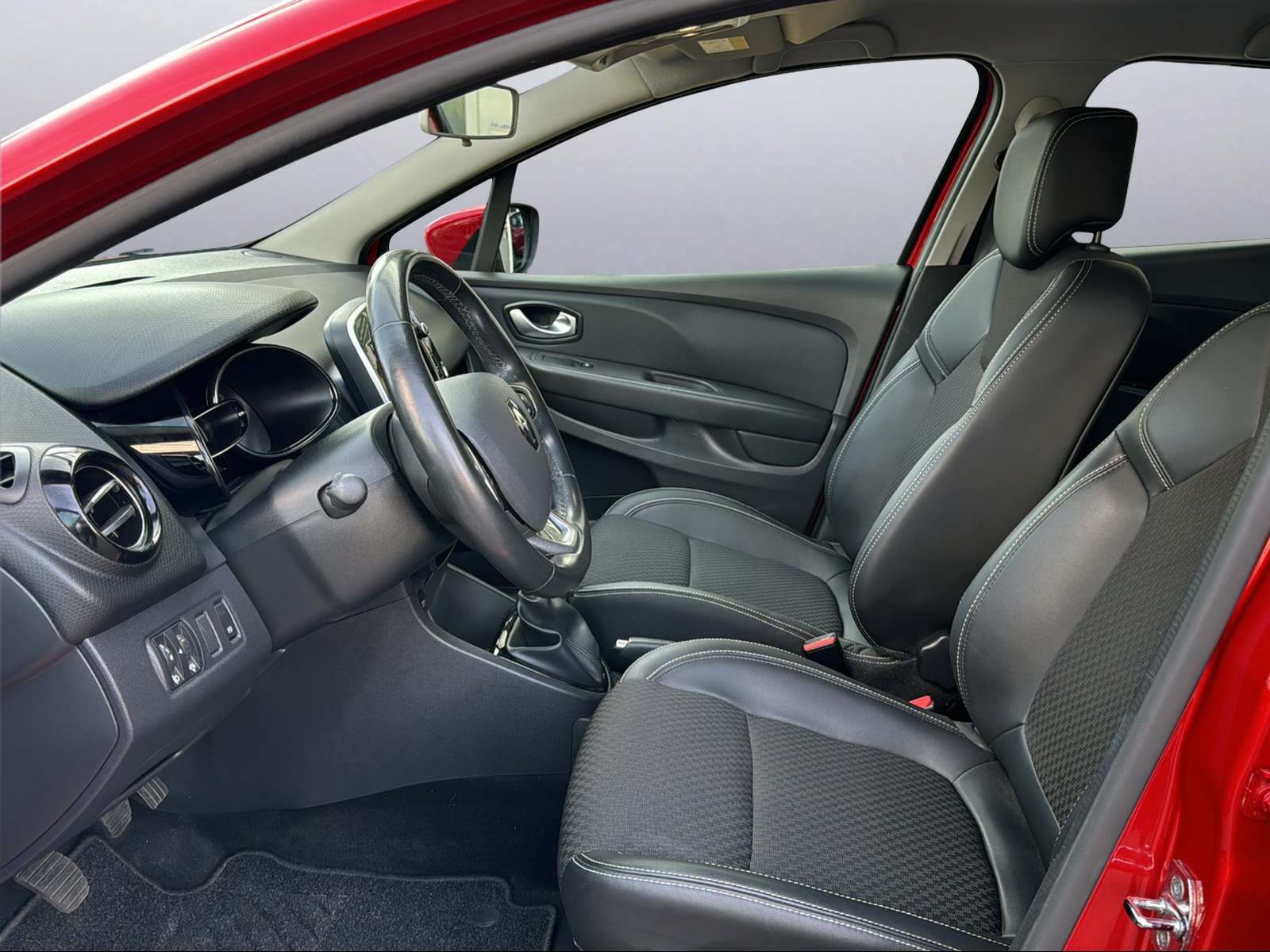 RENAULT Clio 1.2 TCe 120 Intens S/S-image-4
