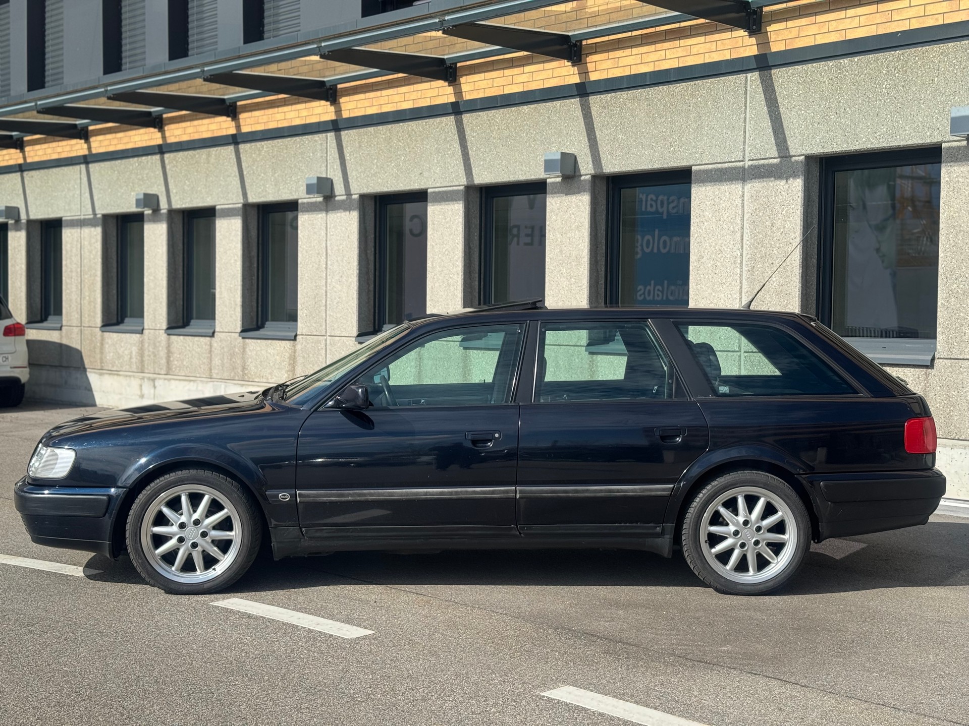 AUDI 100 Avant S4 quattro 2.2 Turbo 5 Zylinder-image-1