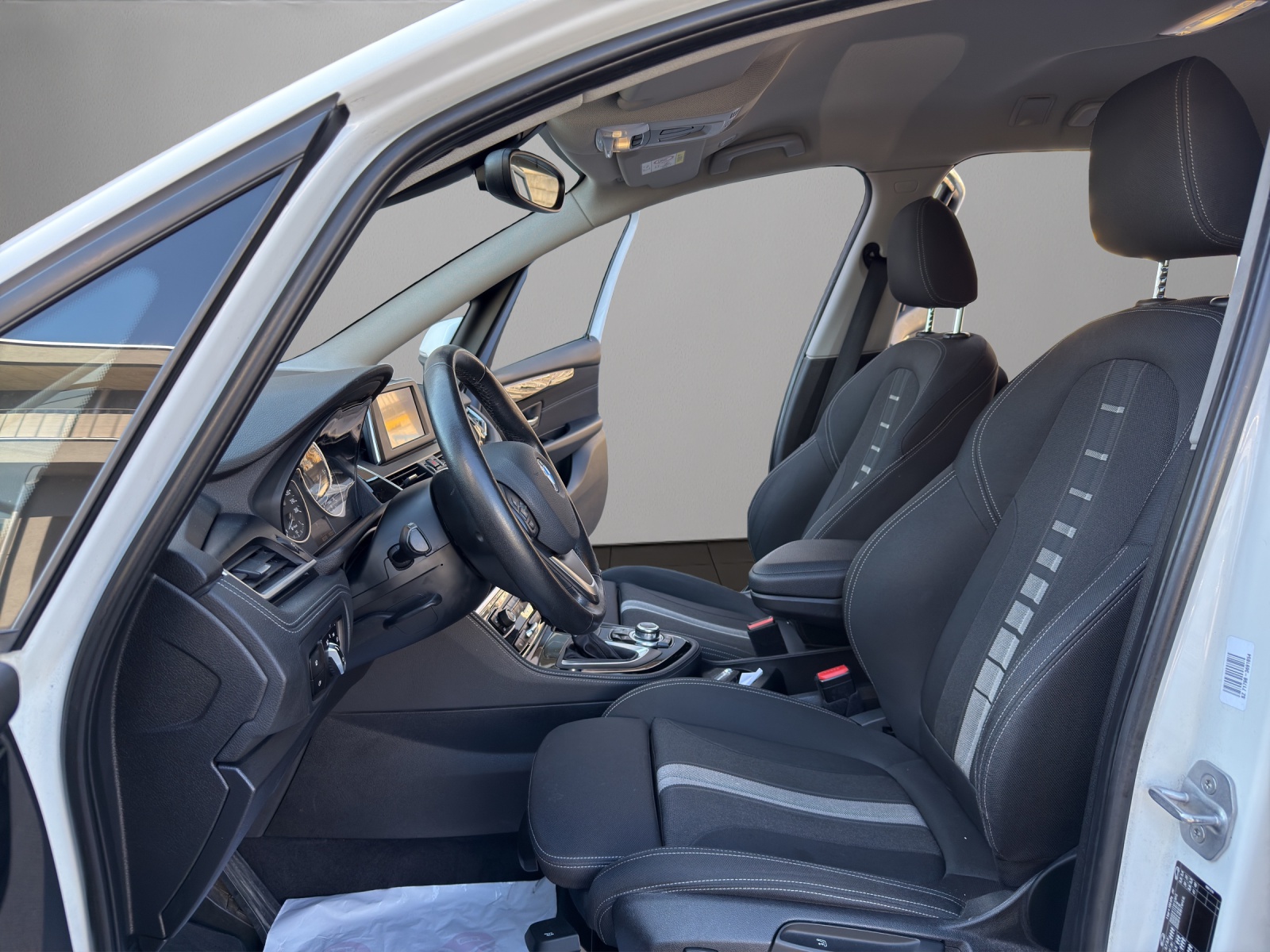 BMW 218d Gran Tourer Steptronic-image-8