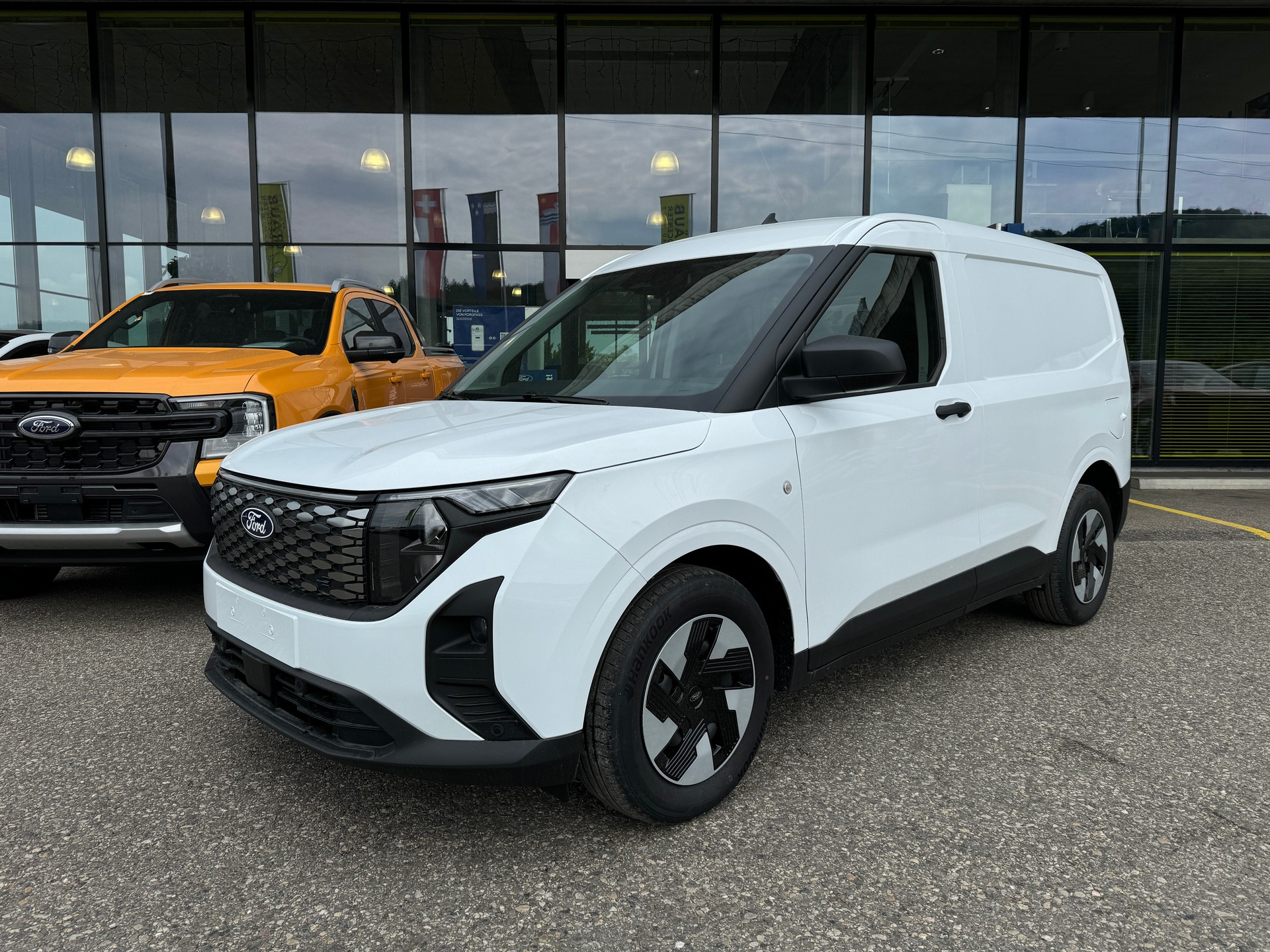 FORD E-Transit Courier Van Trend 43,5kWh-showroom-element-1
