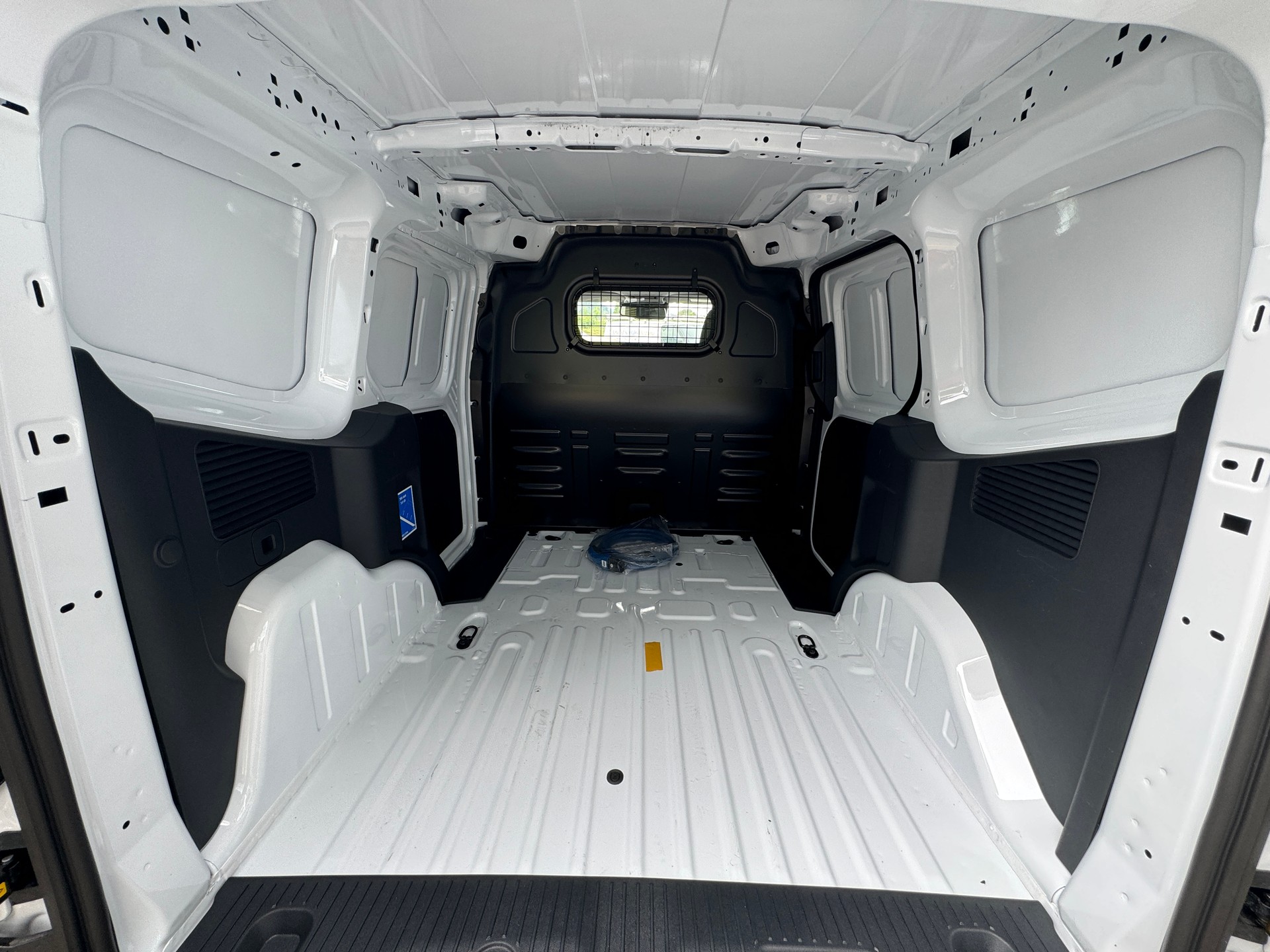 FORD E-Transit Courier Van Trend 43,5kWh-image-10