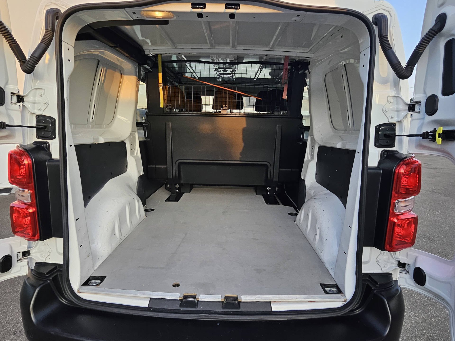 CITROEN Jumpy DKaw. M vertieft var. 1.5 BlueHDi 120 Swiss Edition S/S * 6- Plätzer * Klima * Tempomat *-image-4
