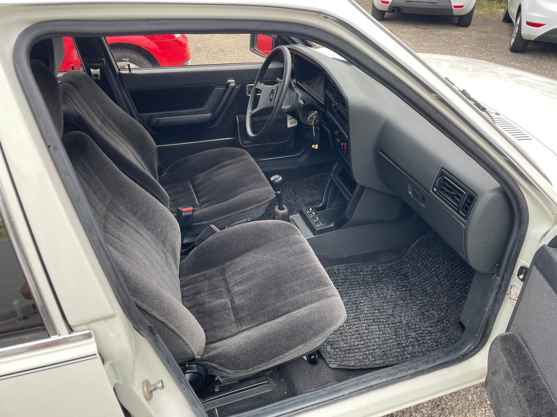 OPEL Ascona 1800 E CD-image-9