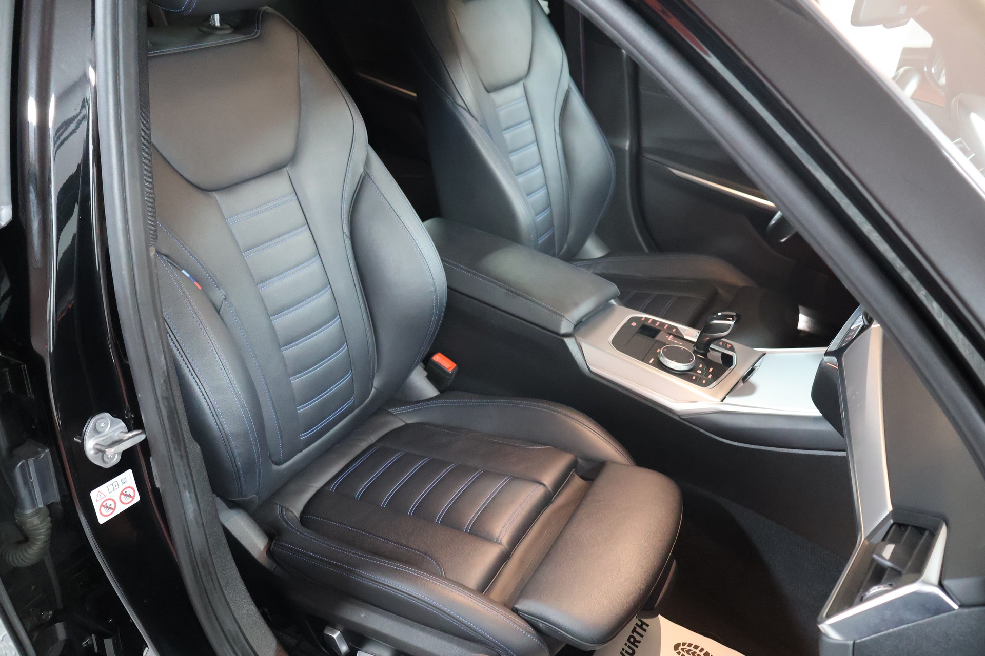 BMW M340d xDrive 48V Touring Steptronic Sport-image-16