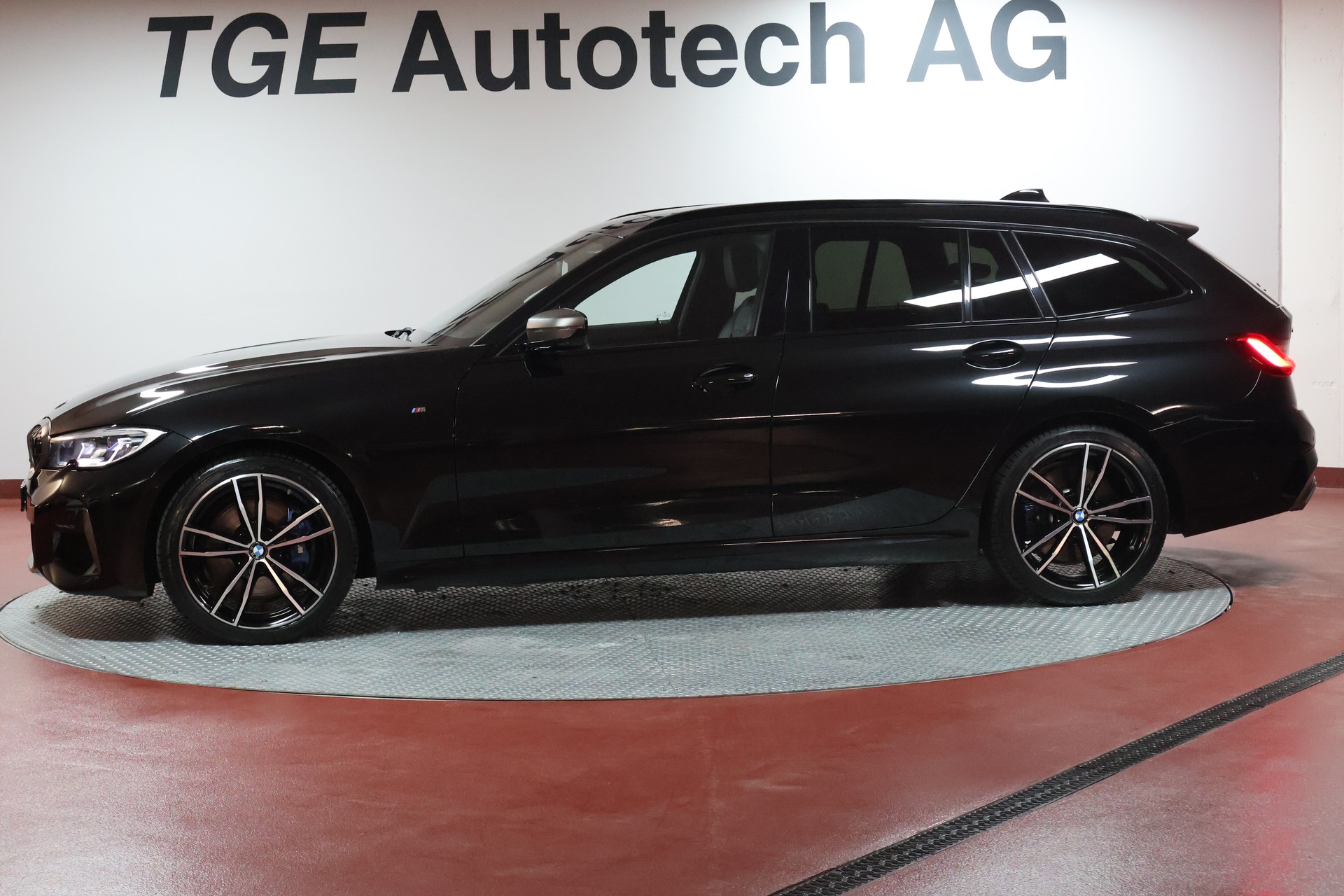 BMW M340d xDrive 48V Touring Steptronic Sport-image-3