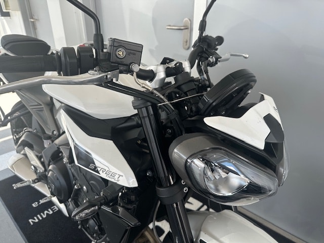 TRIUMPH Street Triple R 765-showroom-element-2