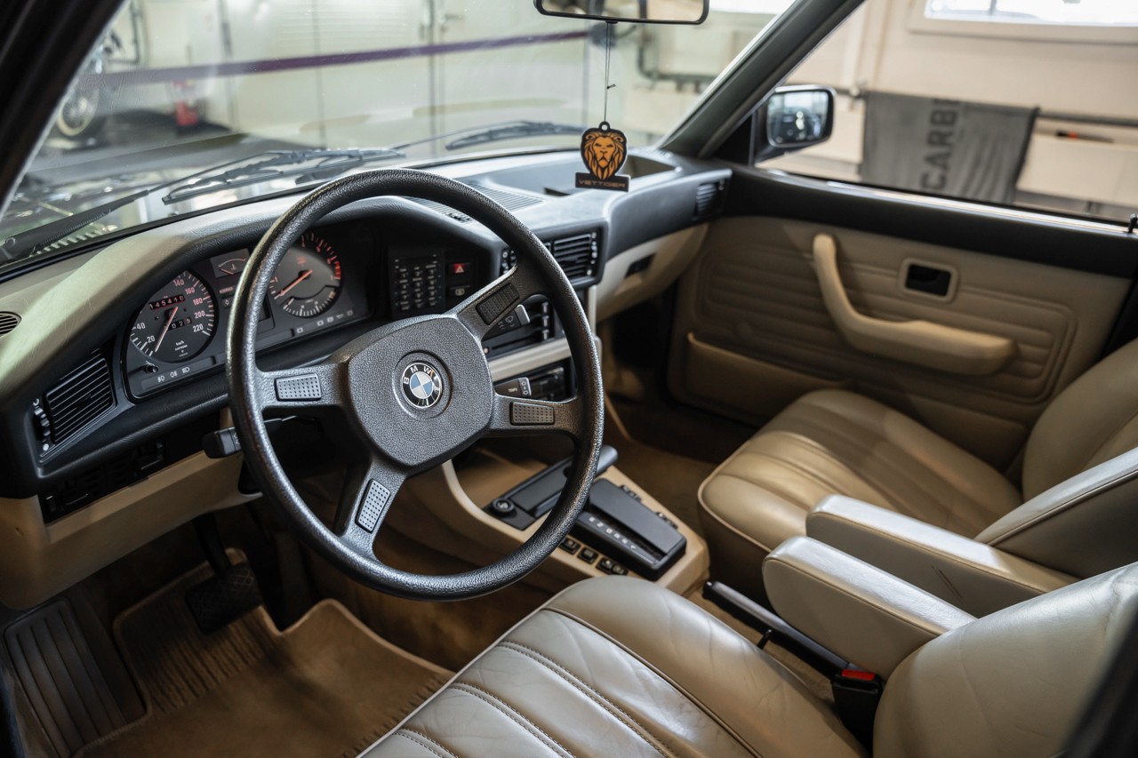 BMW 520i A-image-12