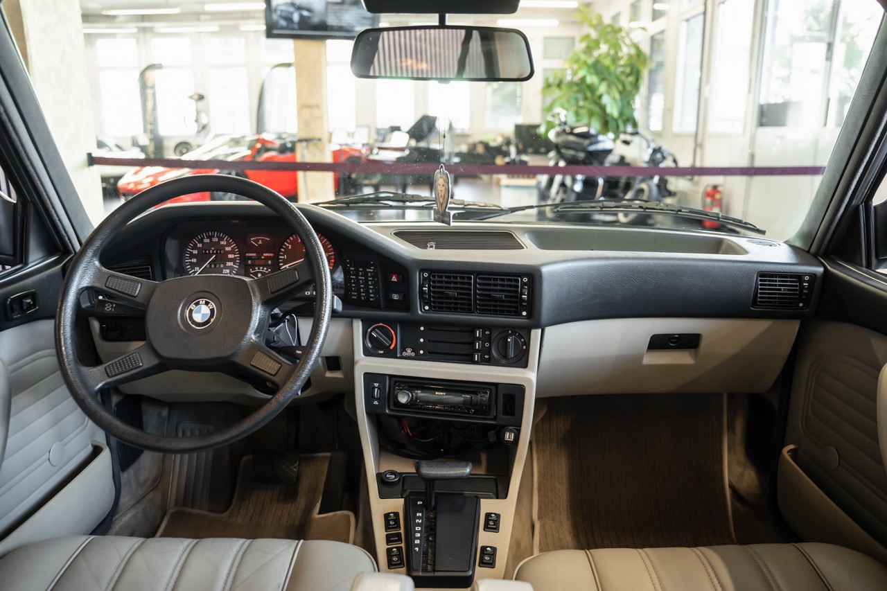 BMW 520i A-image-11