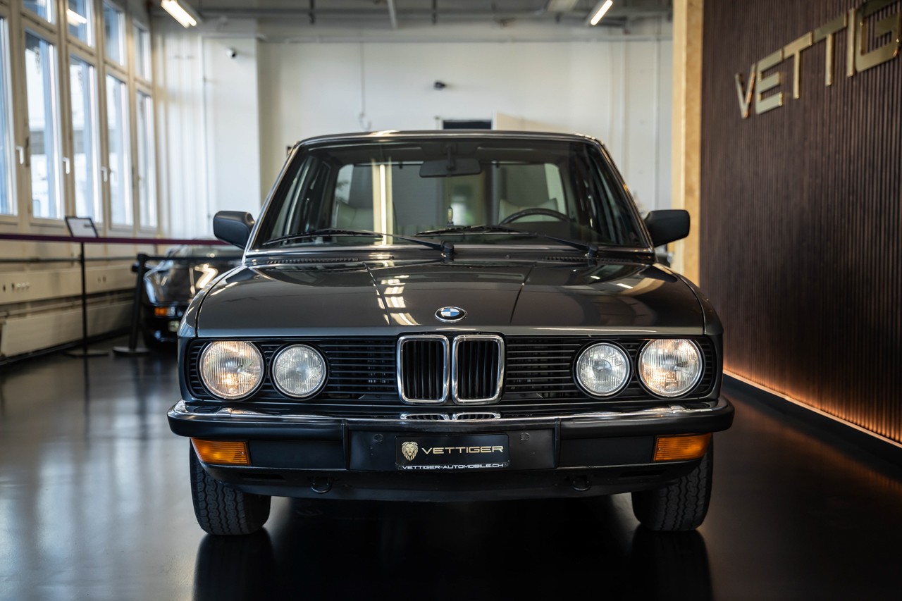 BMW 520i A-image-1