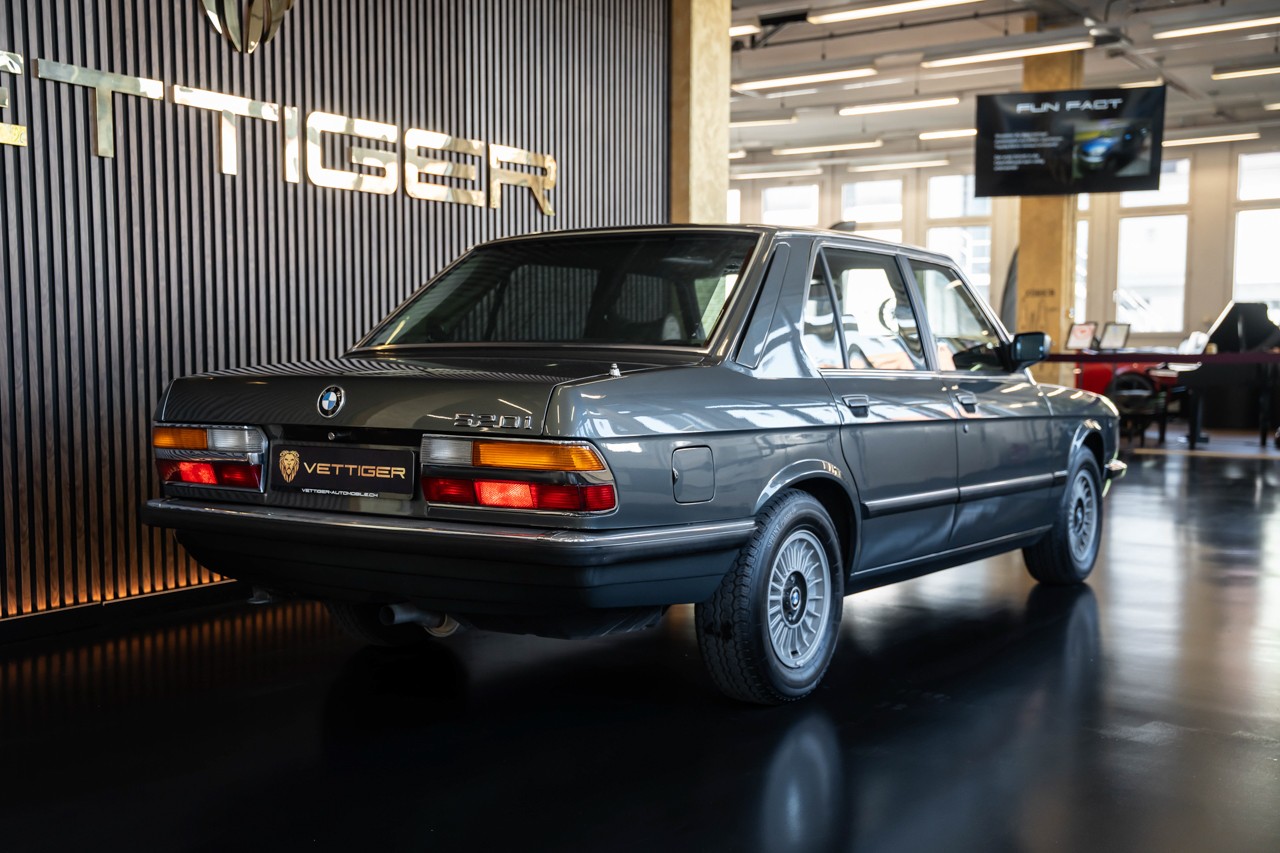 BMW 520i A-image-6