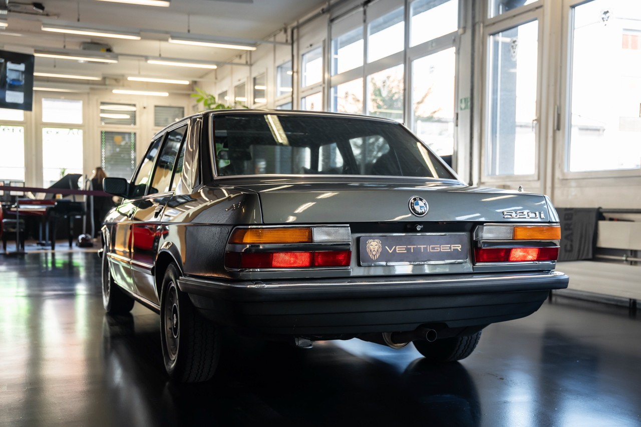 BMW 520i A-image-3
