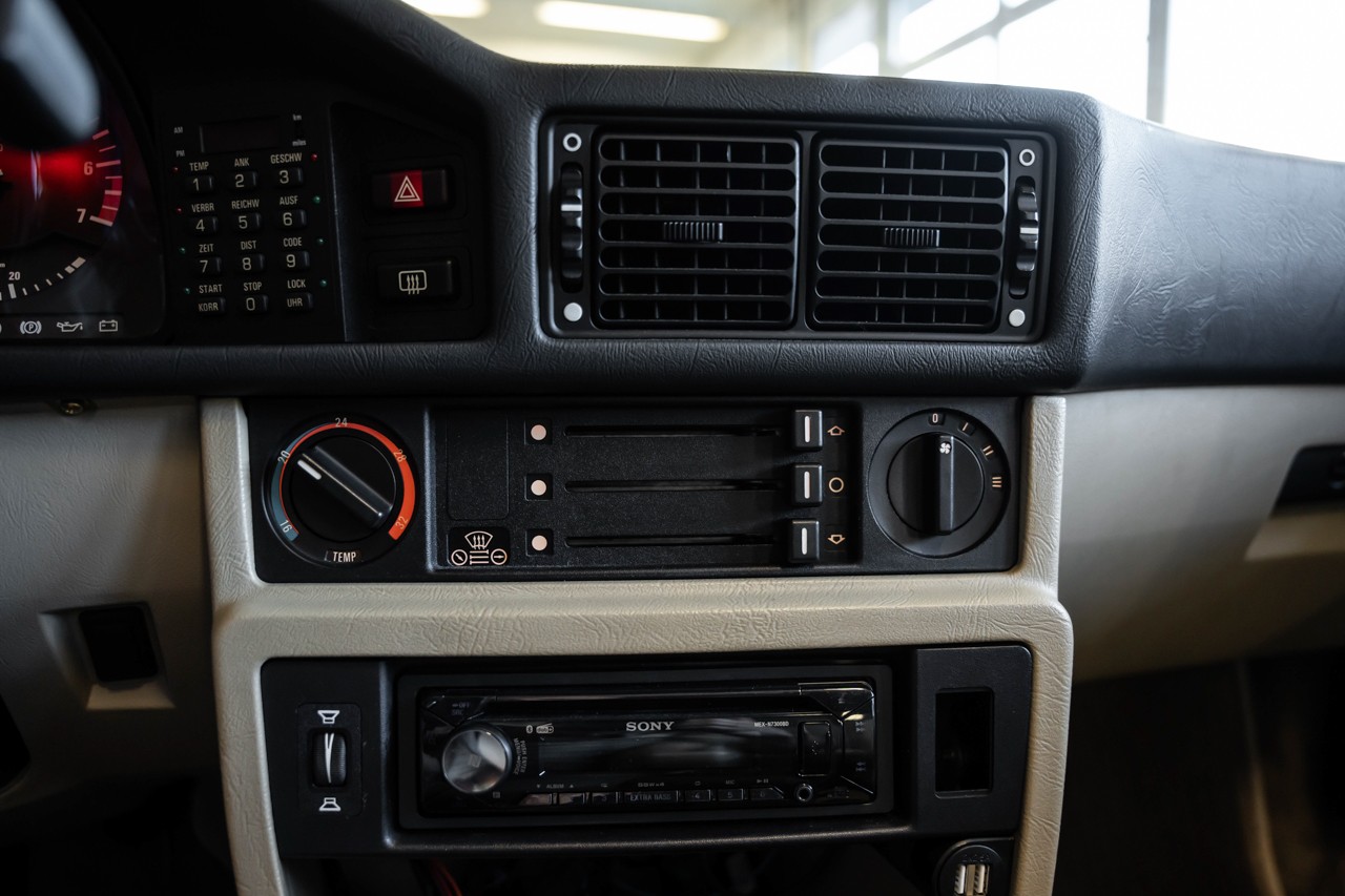 BMW 520i A-image-21