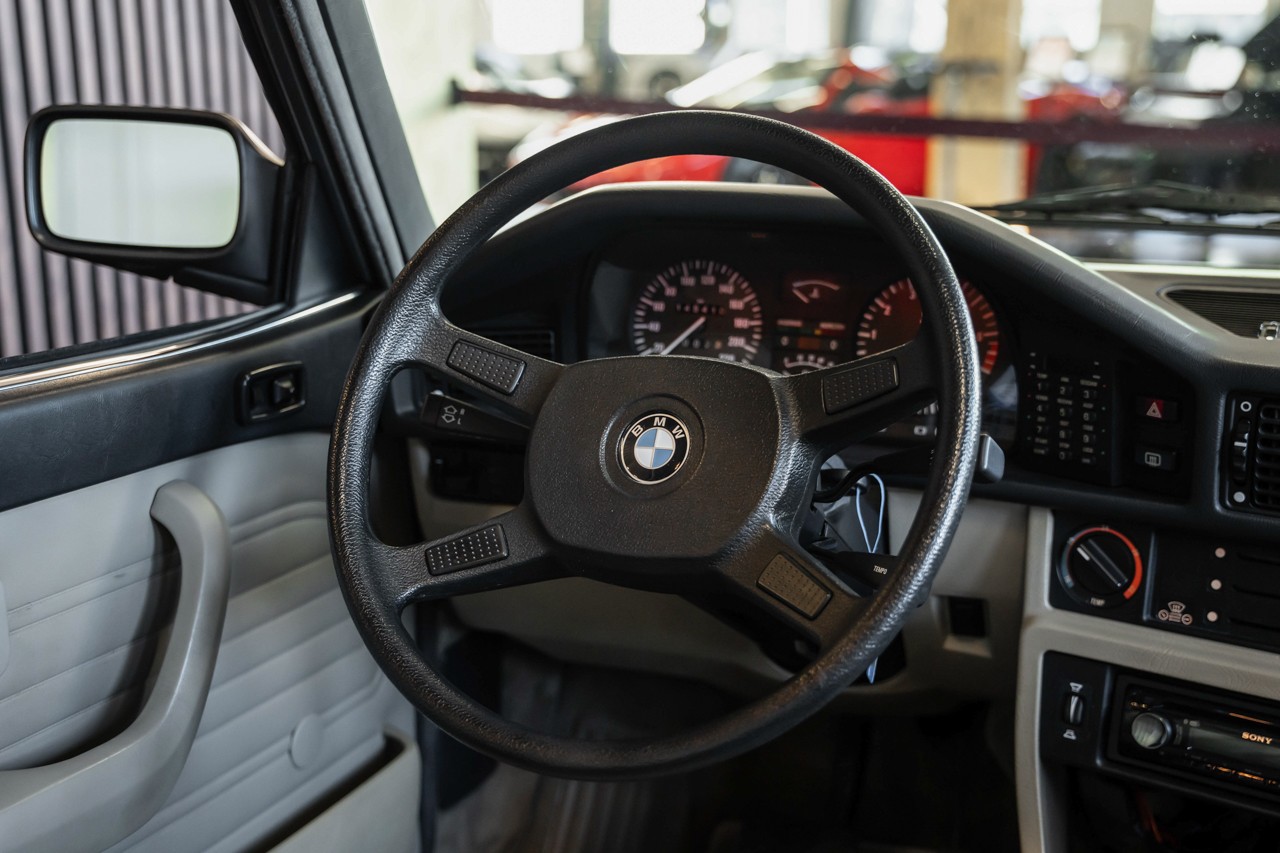 BMW 520i A-image-22