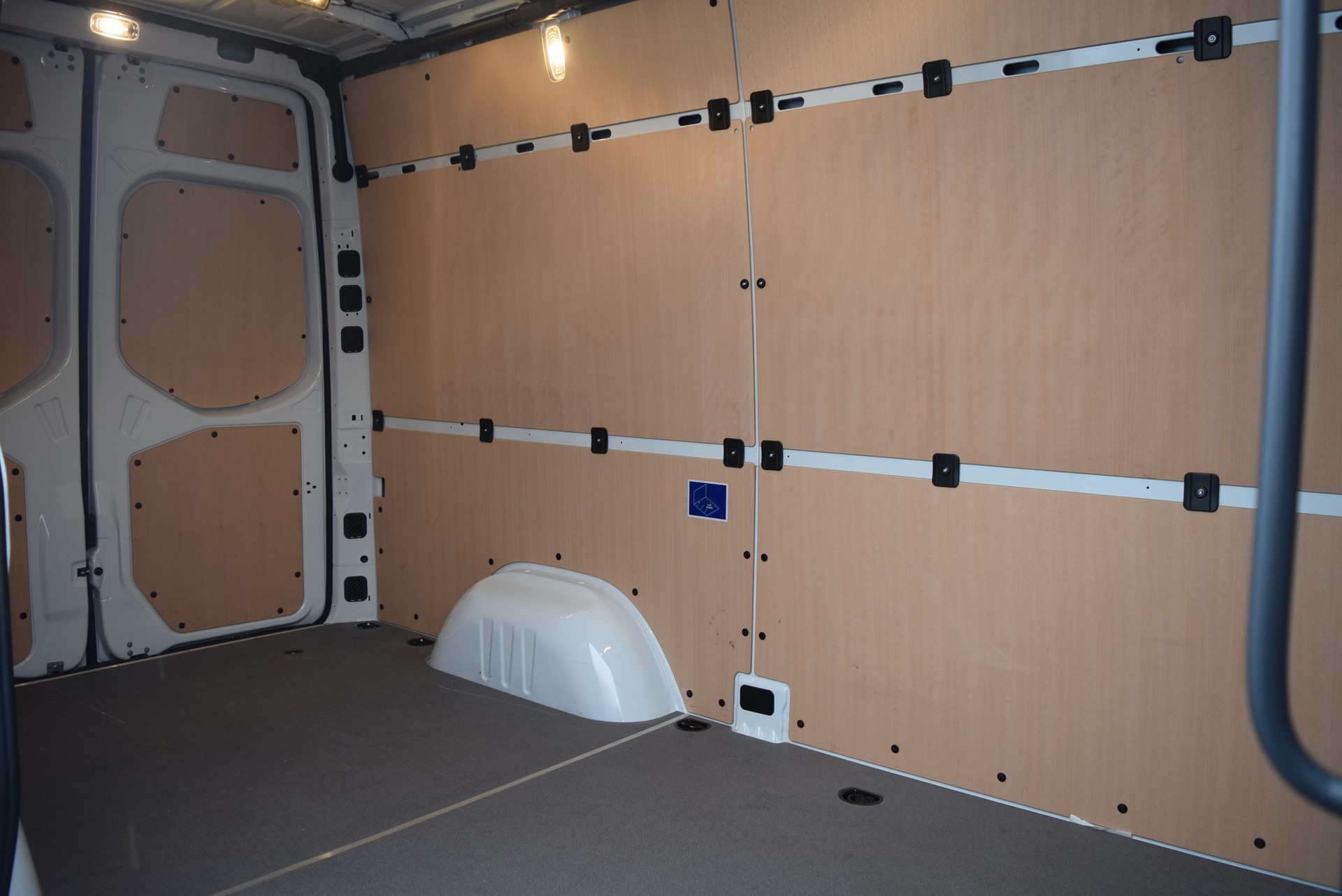 MERCEDES-BENZ Sprinter 317 CDI Standard 9G-TRONIC-image-6