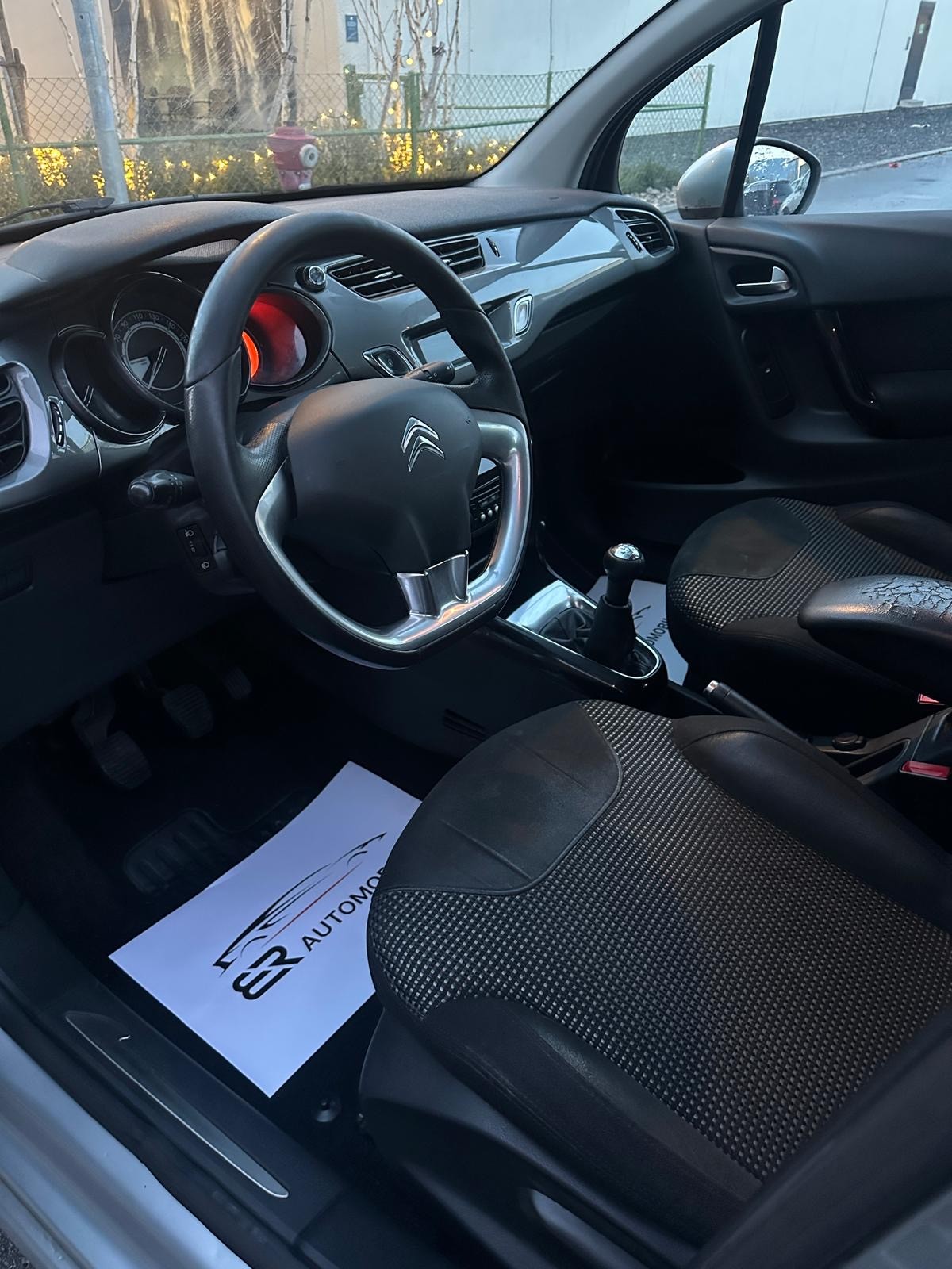 CITROEN C3 1.6i 16V Exclusive-image-10