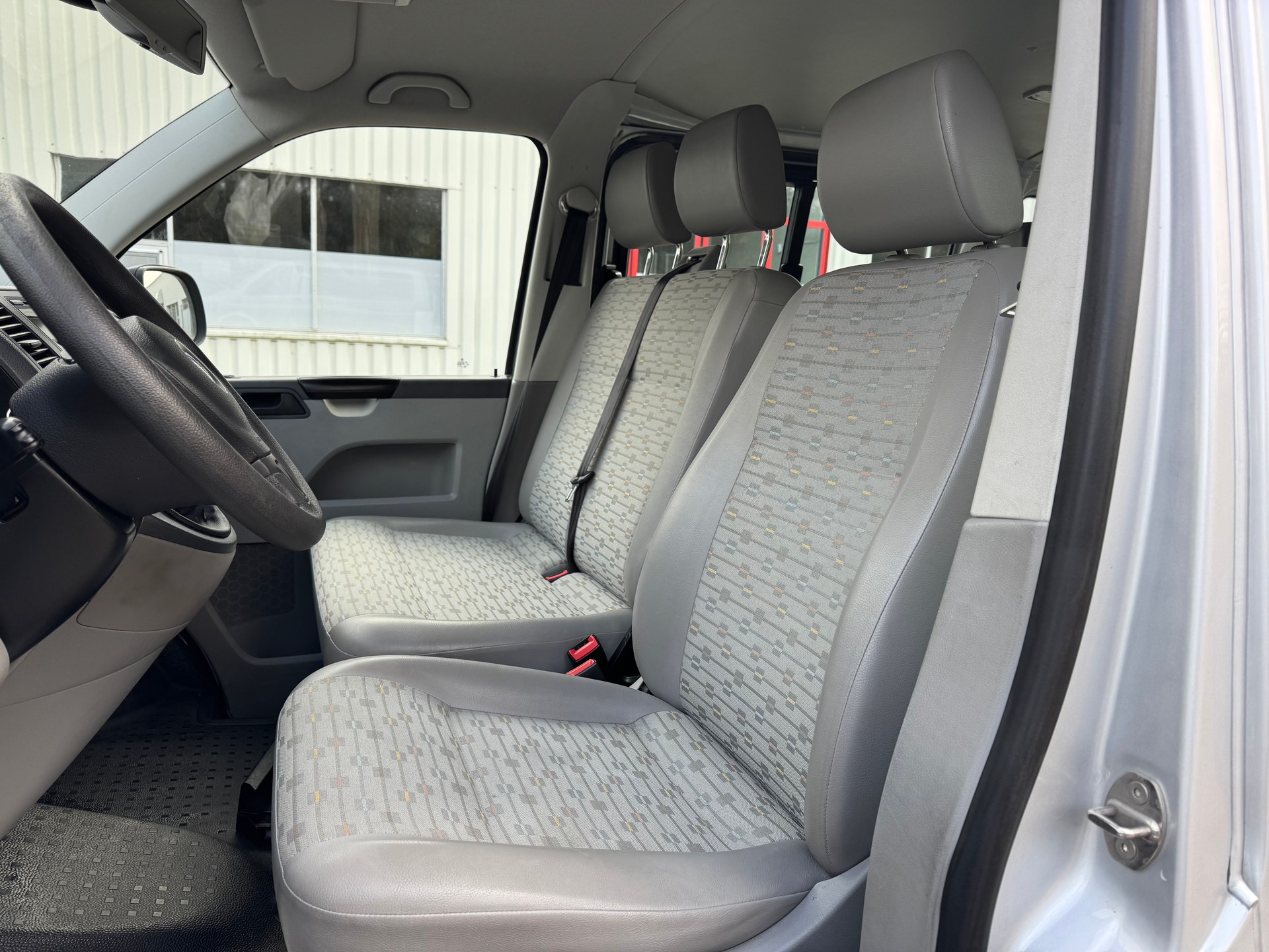 VW T5 2.0 TDI-image-6