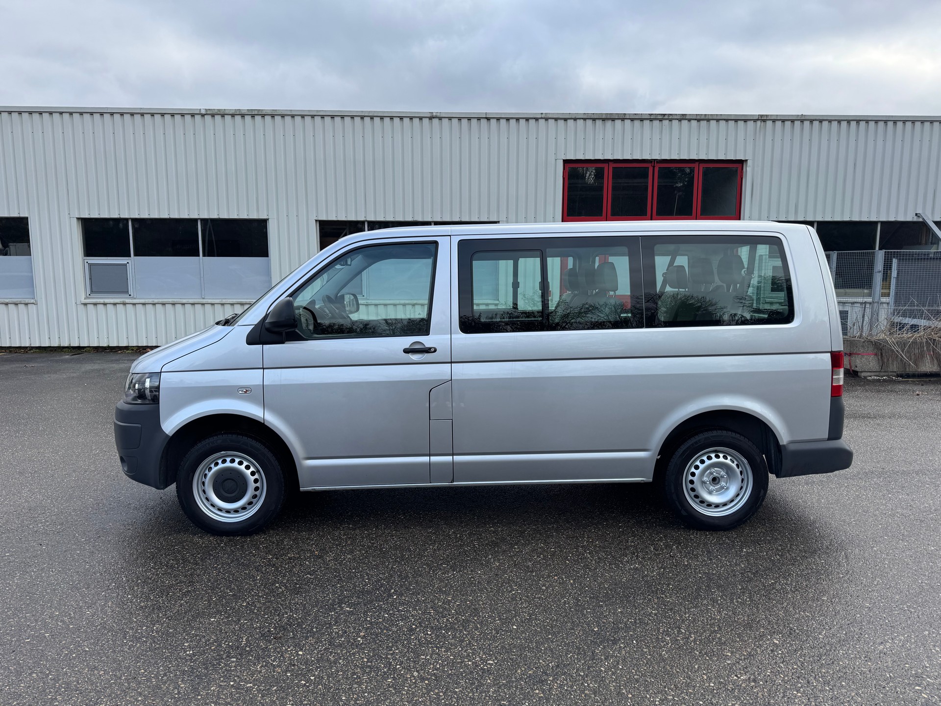 VW T5 2.0 TDI-image-0